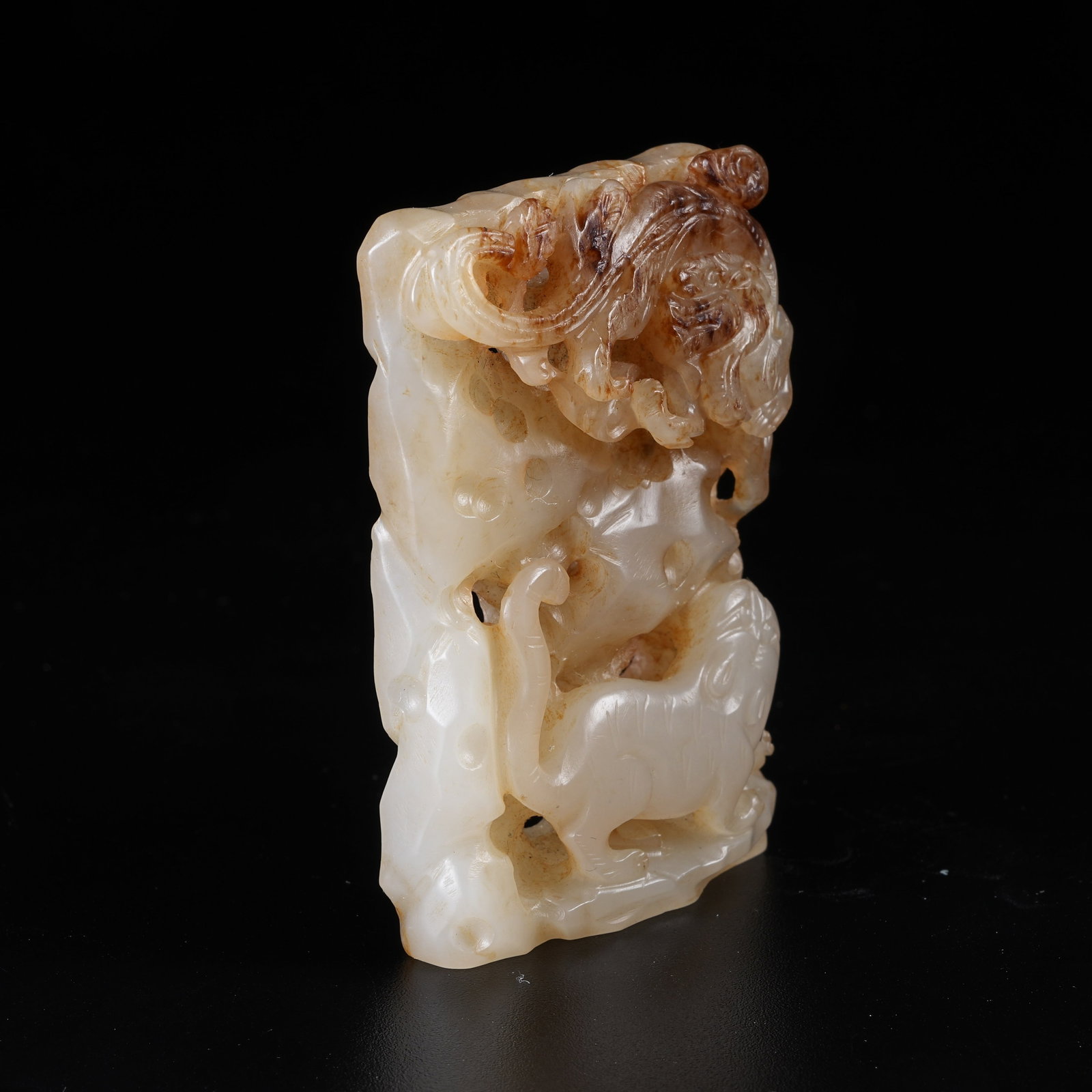 A HETIAN JADE PLAQUE WITH TIGER PATTERN - 4