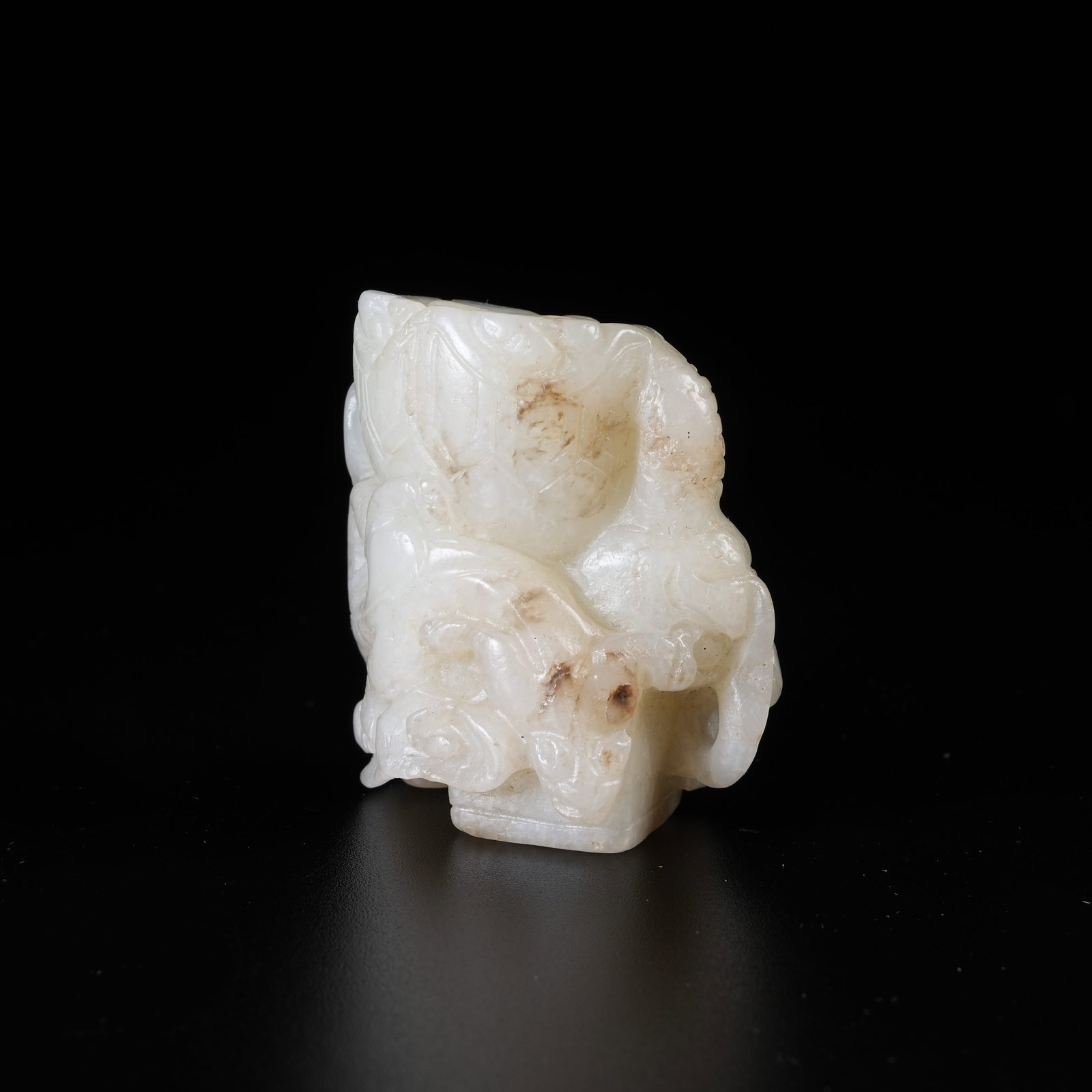 A HETIAN JADE CHI DRAGON PENDANT (1 of 9)