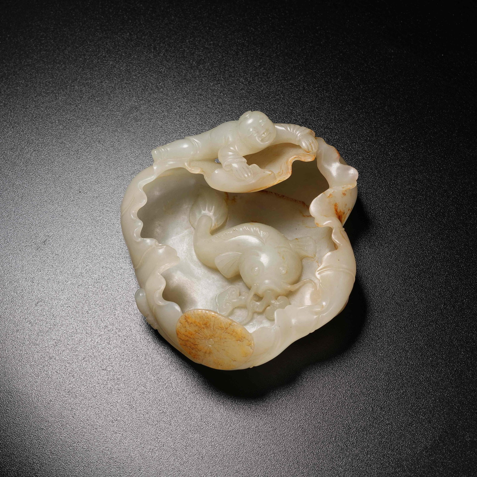 A HETIAN JADE WASHER WITH BOY AND SURPLUS-EVERY-YEAR MOTIF: Hetian jade washer with boy and surplus-every-year motif