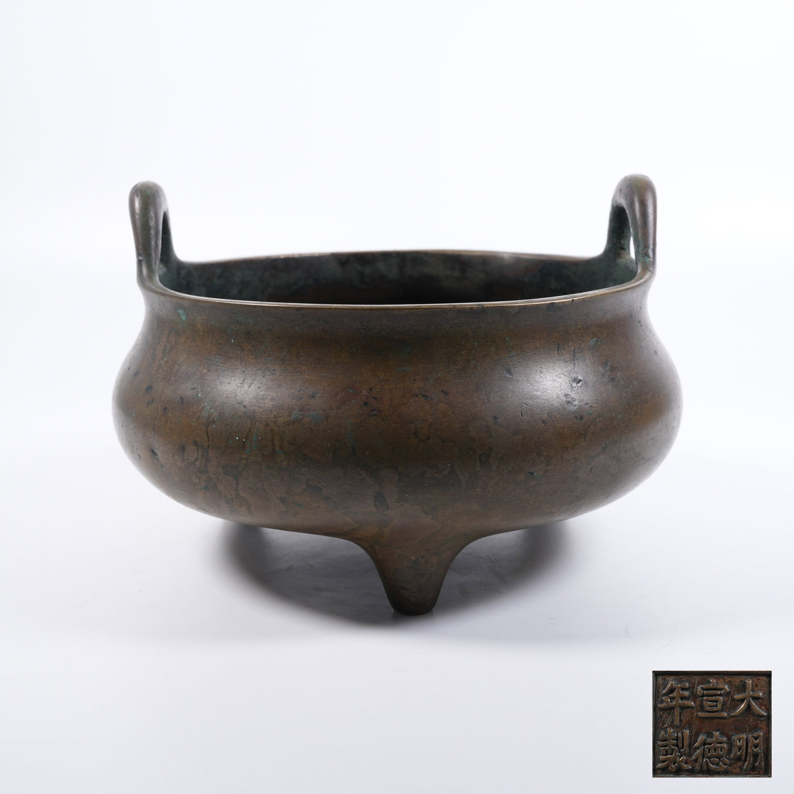 A COPPER UPRIGHT-EAR CENSER: Copper upright-ear censer