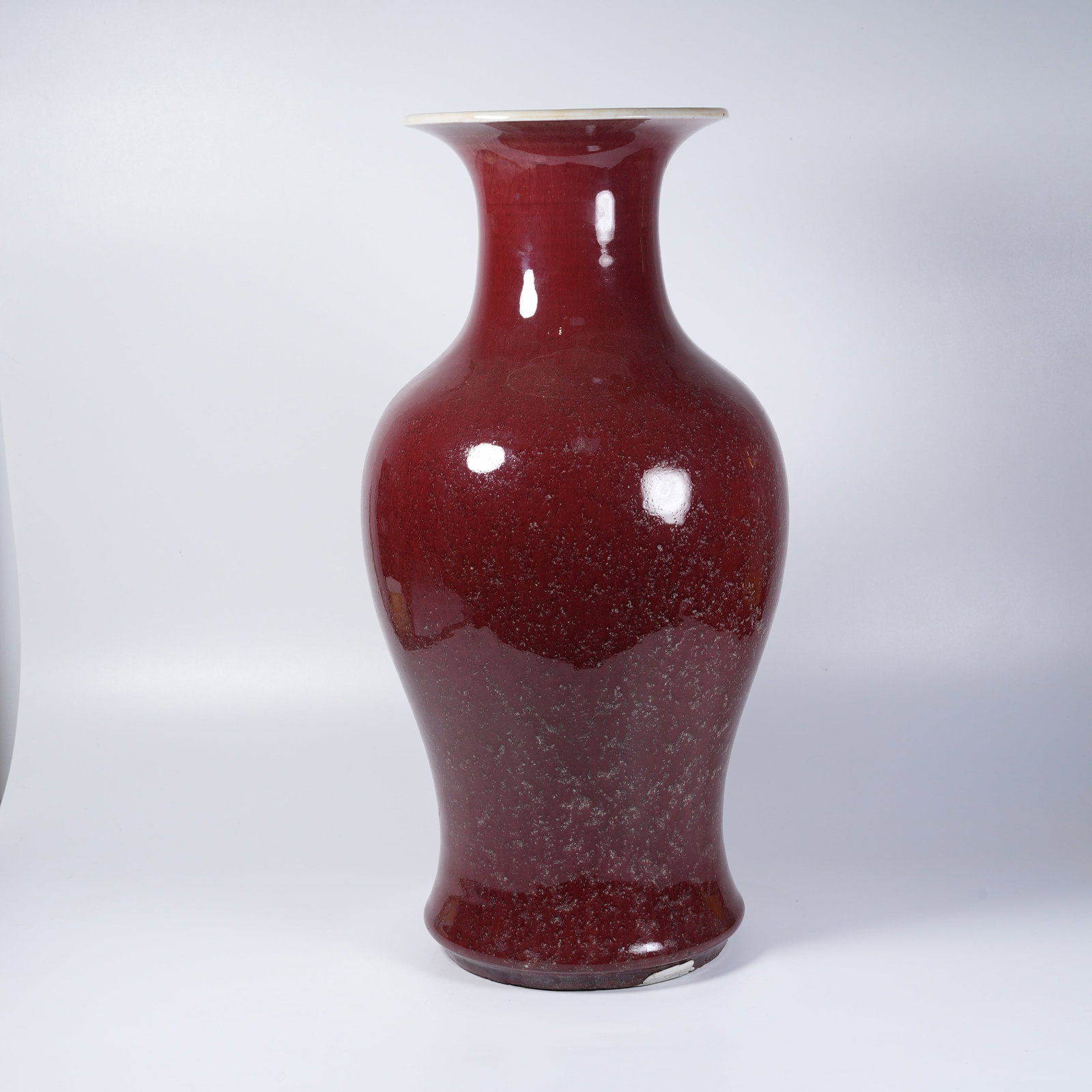 A LARGE LANG-RED GLAZE GUANYIN VASE (1 of 9)