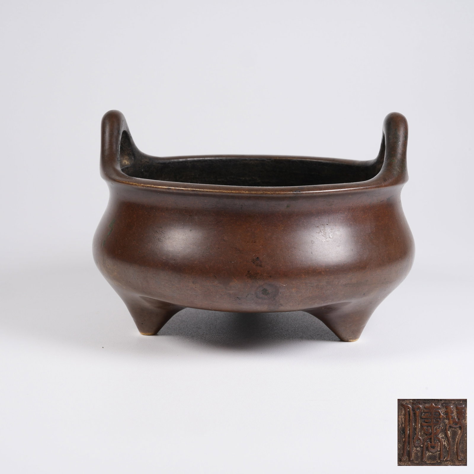 A BRONZE CENSER WITH UPRIGHT UPRISING EARS (1 of 9)