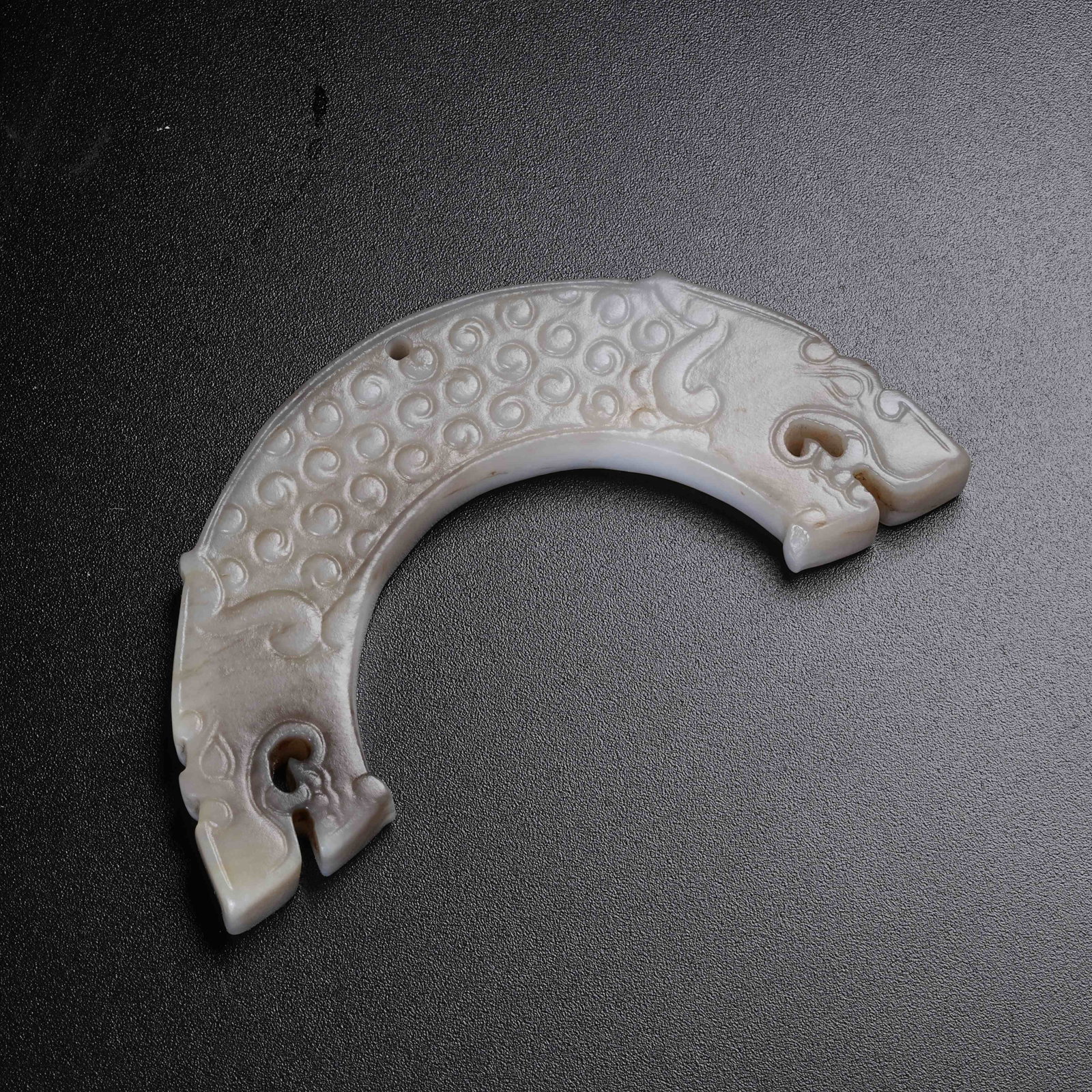 A ANCIENT JADE HUANG ARC PENDANT WITH DRAGON HEAD TERMINALS (1 of 10)