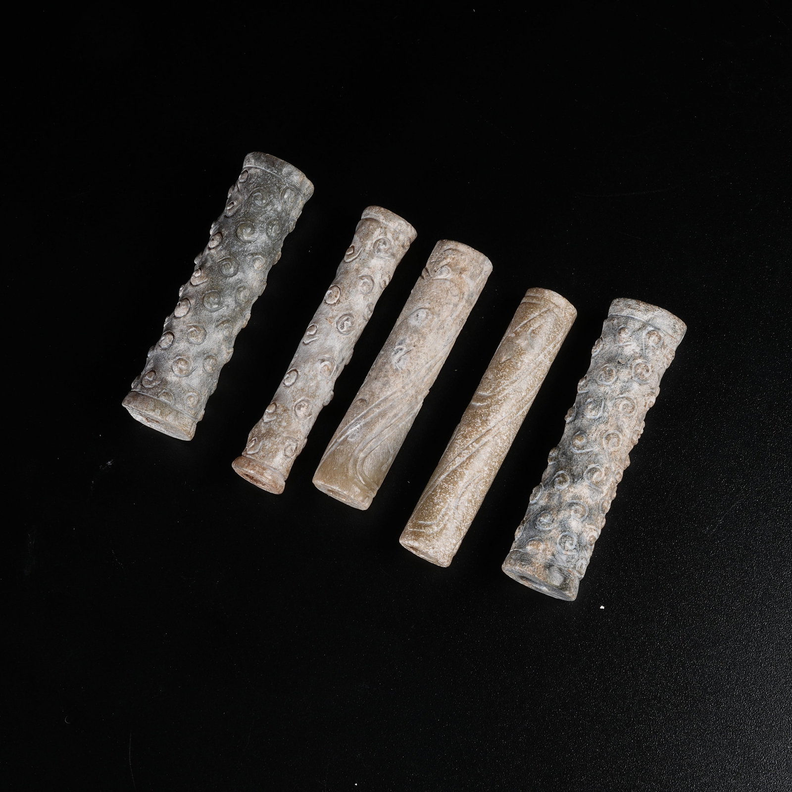 A SET OF ARCHAIC JADE LEZI (1 of 9)