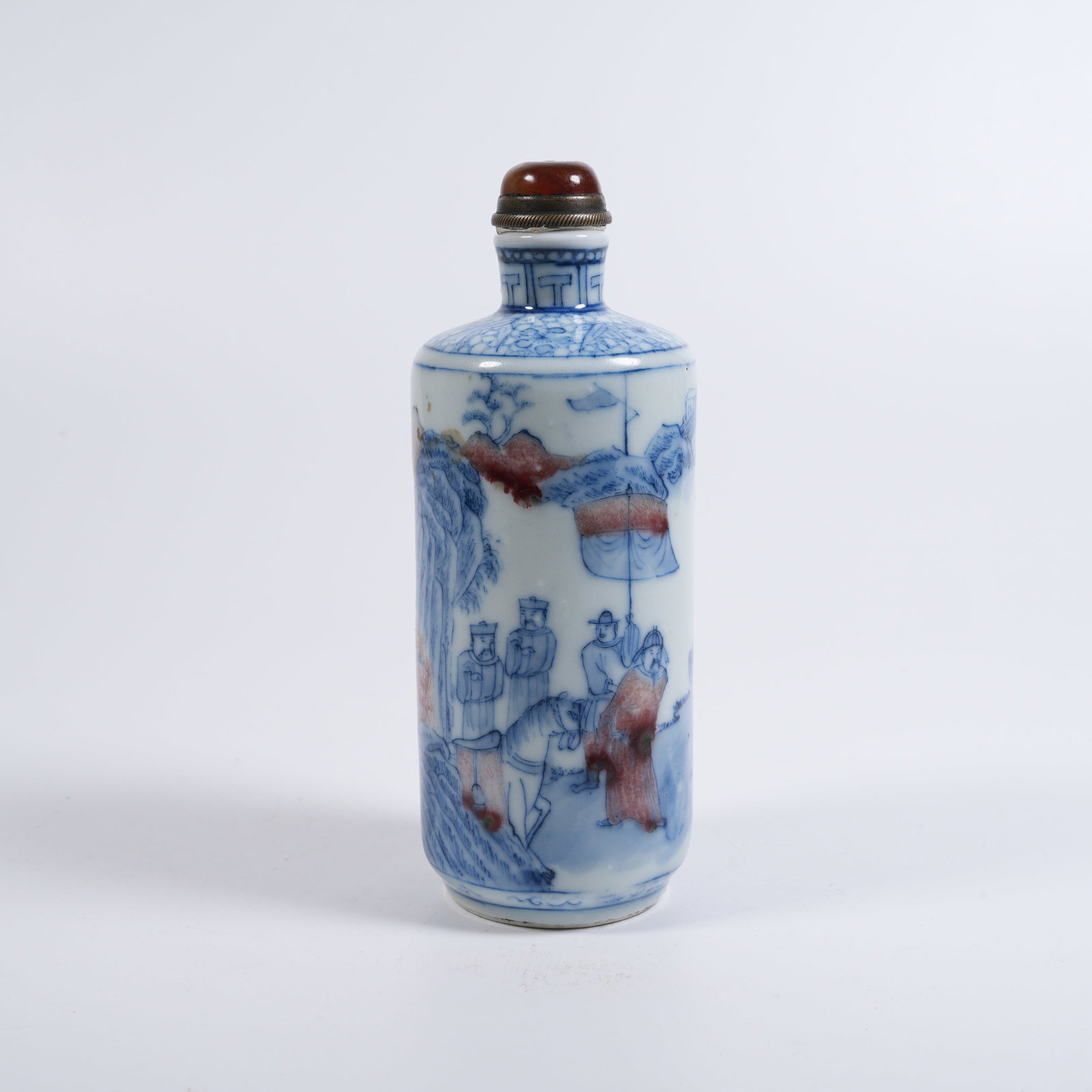 A BLUE-AND-WHITE UNDERGLAZE-RED FIGURED SNUFF BOTTLE (1 of 9)