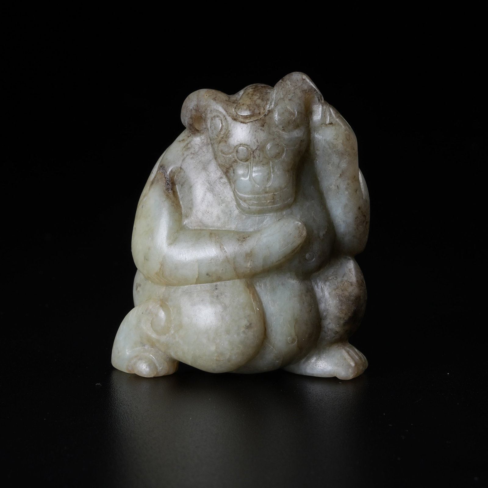 A ANCIENT JADE BEAR ORNAMENT (1 of 8)