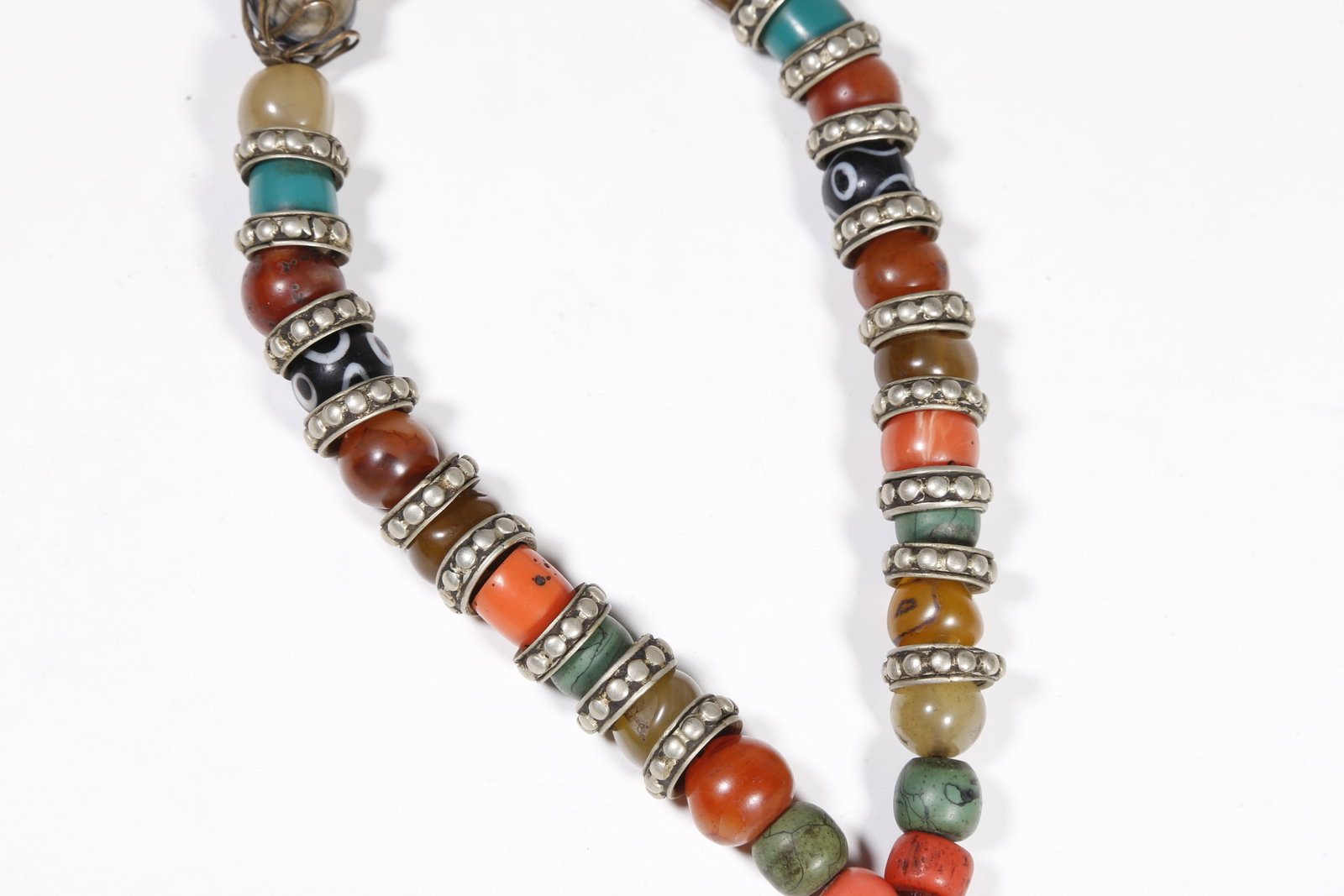 A MULTI-GEM BEAD BRACELET - 3