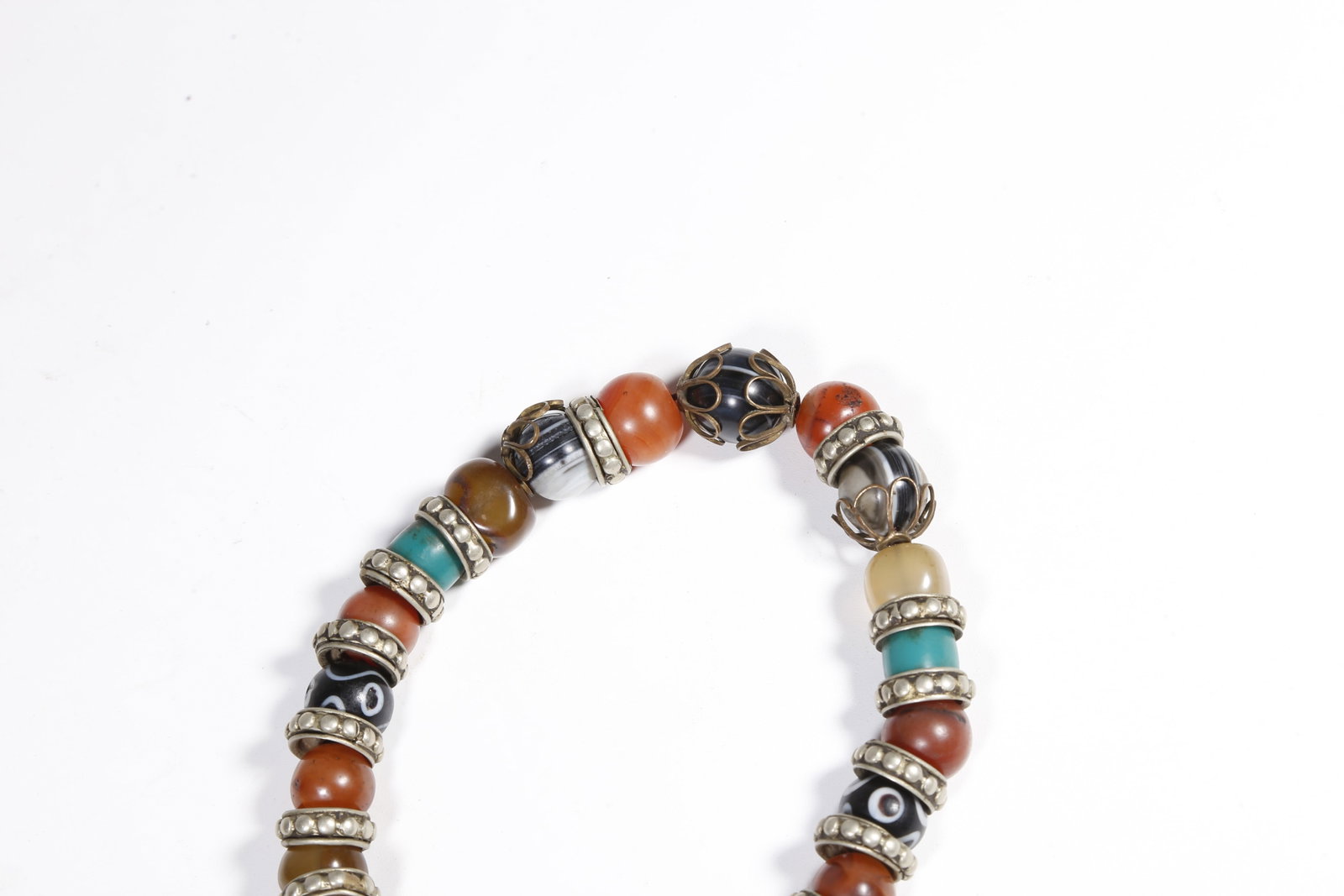A MULTI-GEM BEAD BRACELET - 8