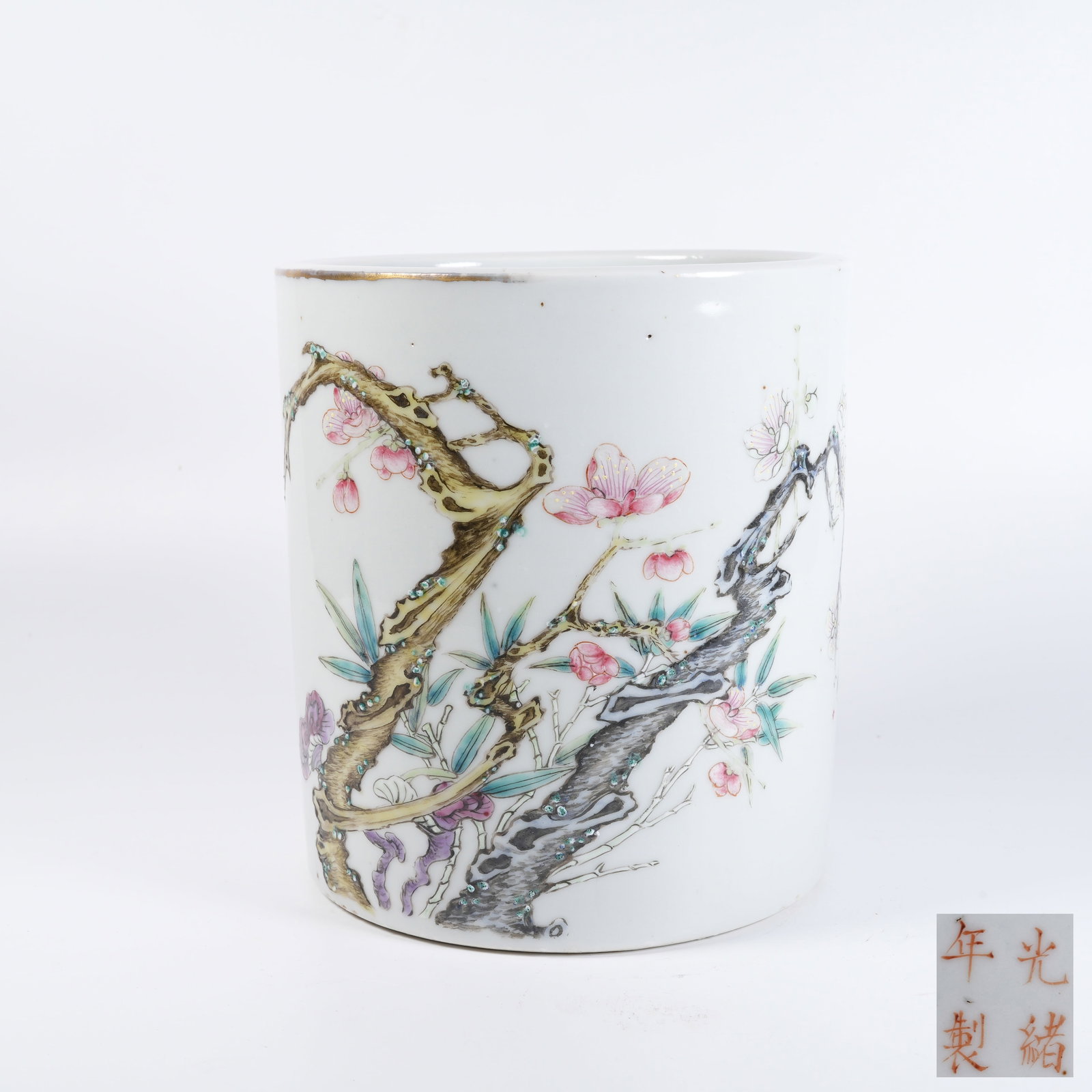 A FAMILLE-ROSE FLORAL WRITING-BRUSH POT: Famille-rose floral writing-brush pot