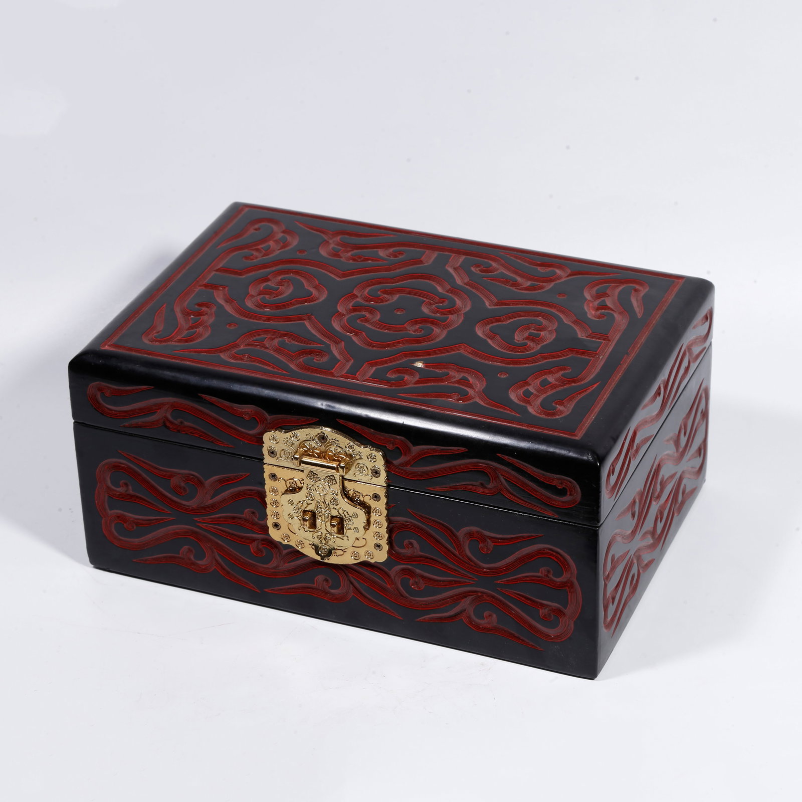 A CARVED-BLACK-RED JEWELRY BOX WITH AUSPICIOUS-CLOUD PATTERN: Carved-black-red jewelry box with auspicious-cloud pattern