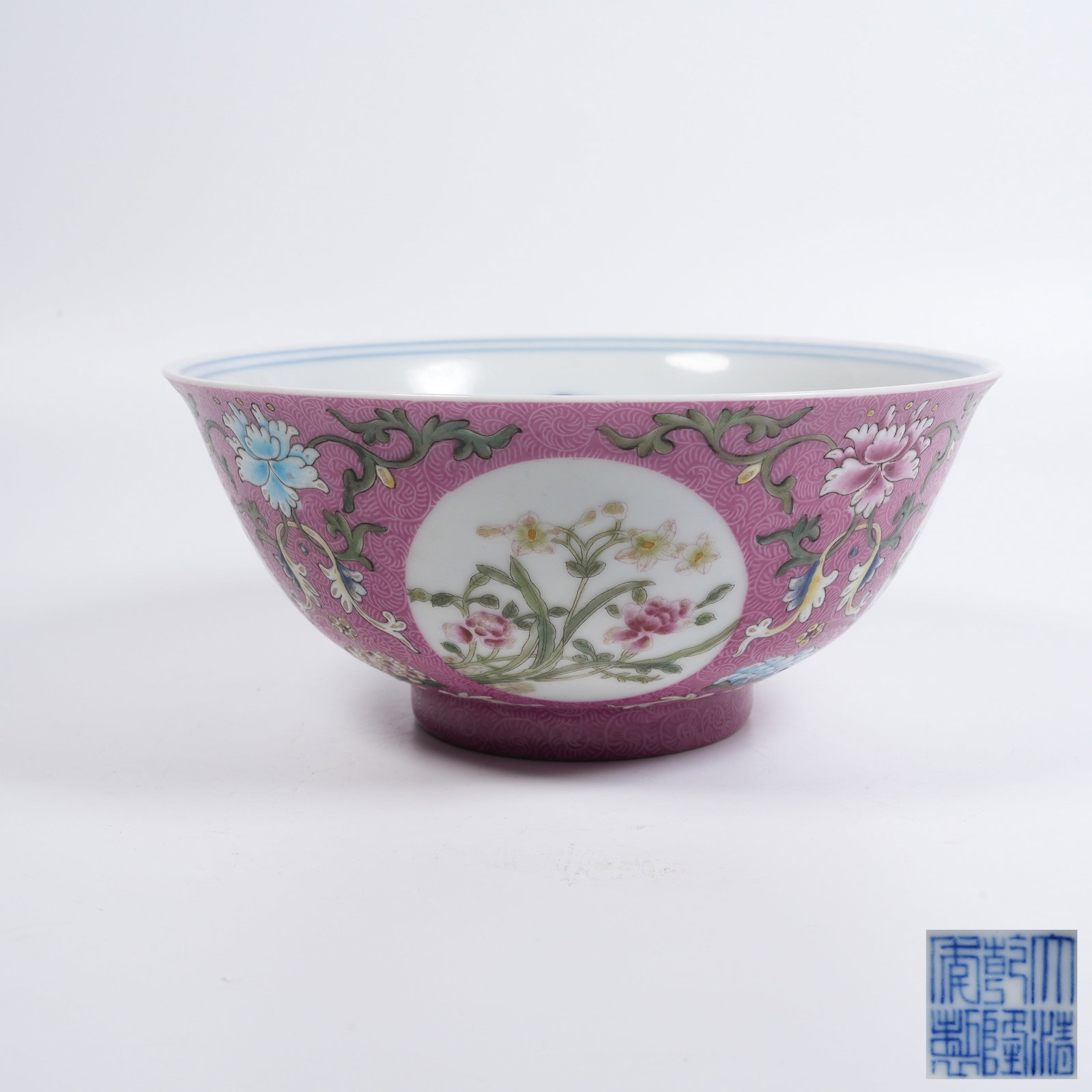 A BOWL WITH INTERIOR BLUE-AND-WHITE FIGURED DESIGN AND EXTERIOR CARMINE-GROUND FAMILLE-ROSE (1 of 9)