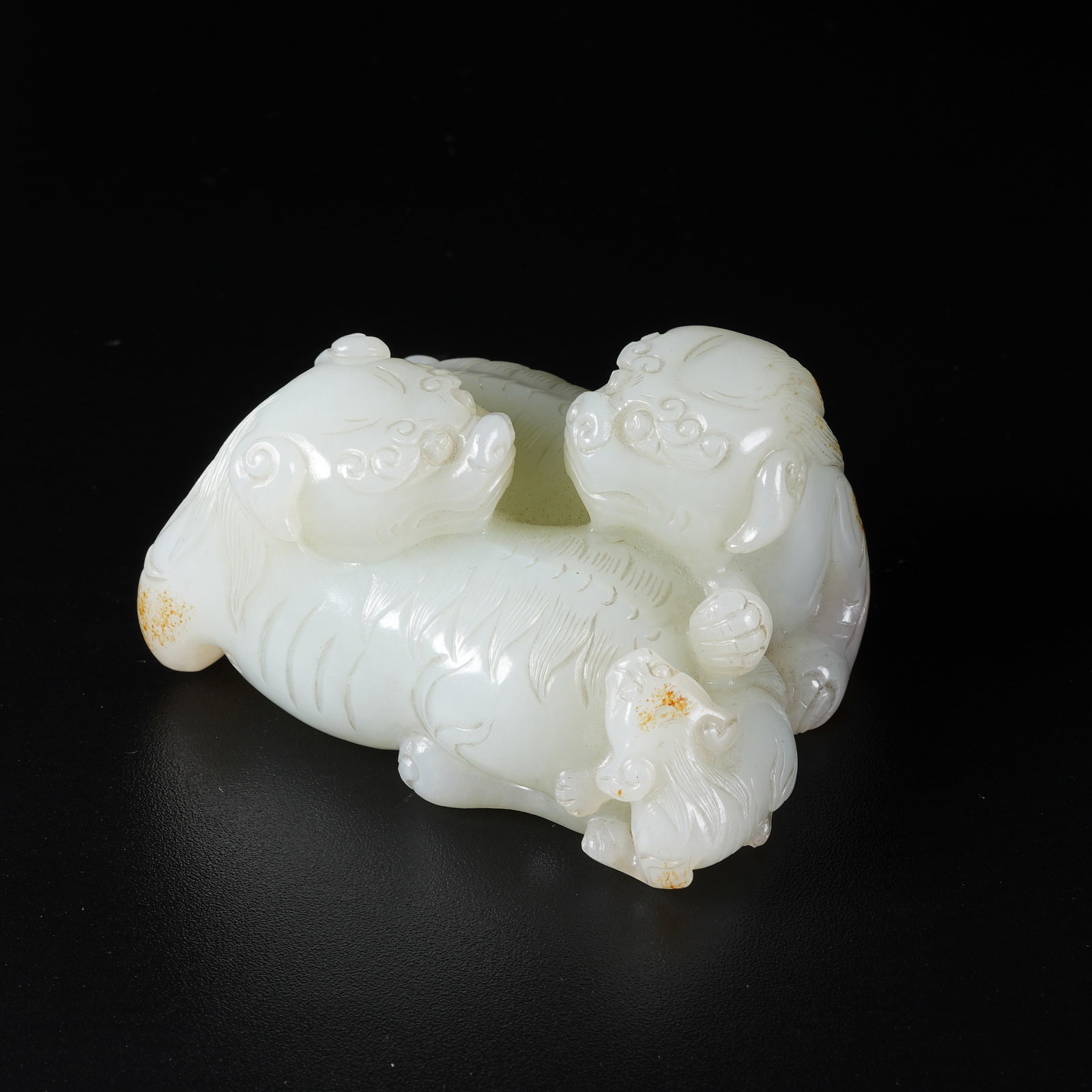 A ORNAMENT OF GRAND LION AND CUB LION IN HETIAN JADE (1 of 8)