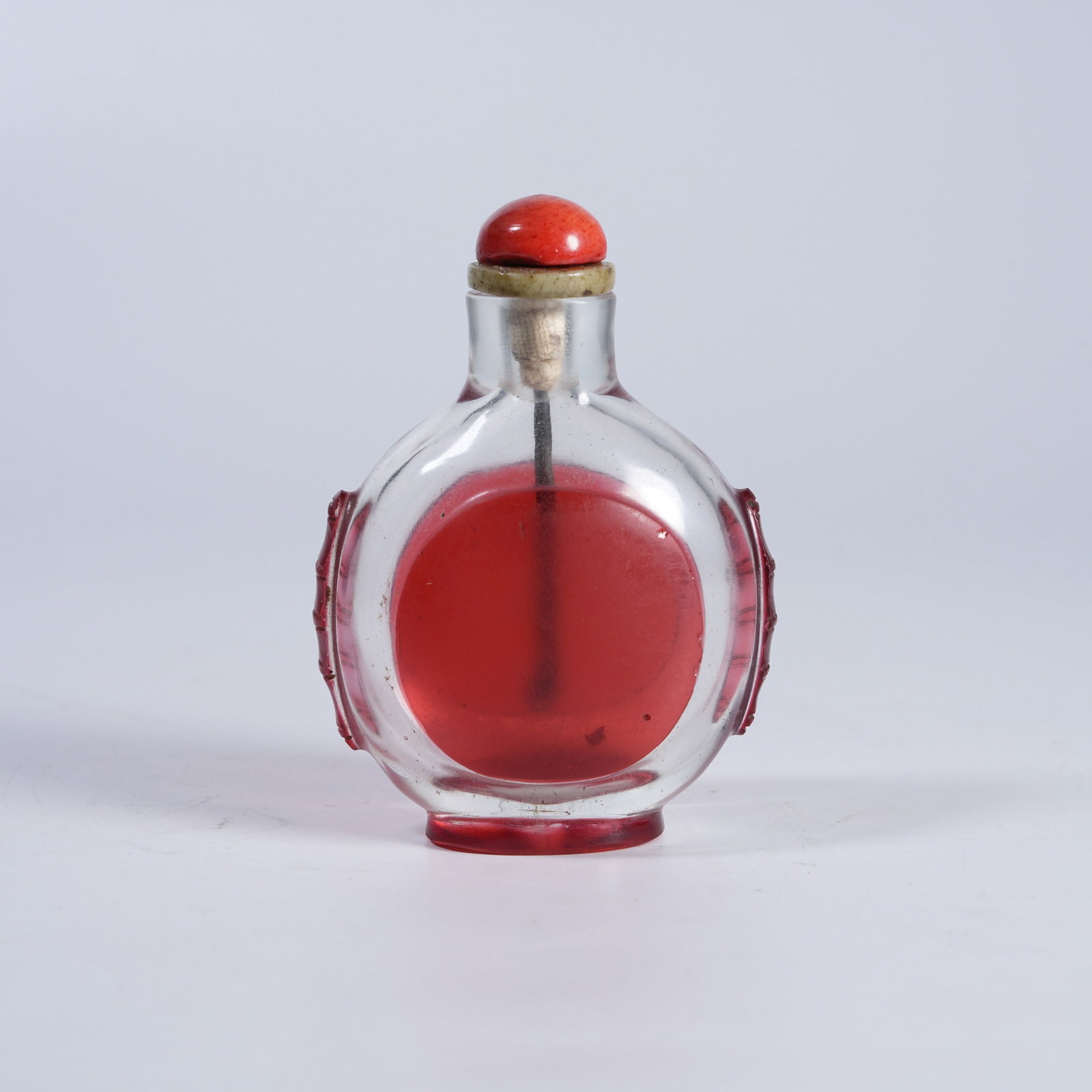 A OVERLAY GLASS SNUFF BOTTLE (1 of 9)