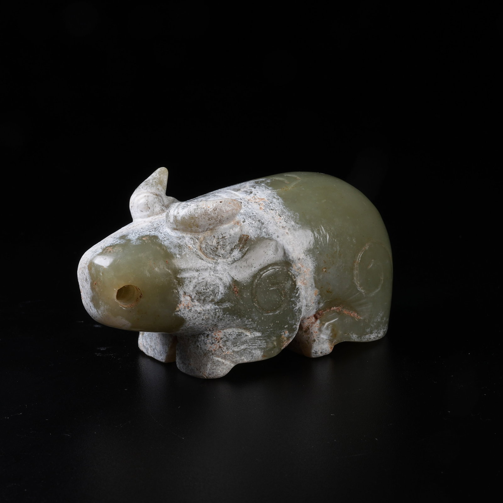 A ARCHAIC JADE RECUMBENT BEAST PENDANT: Archaic Jade Recumbent Beast Pendant
