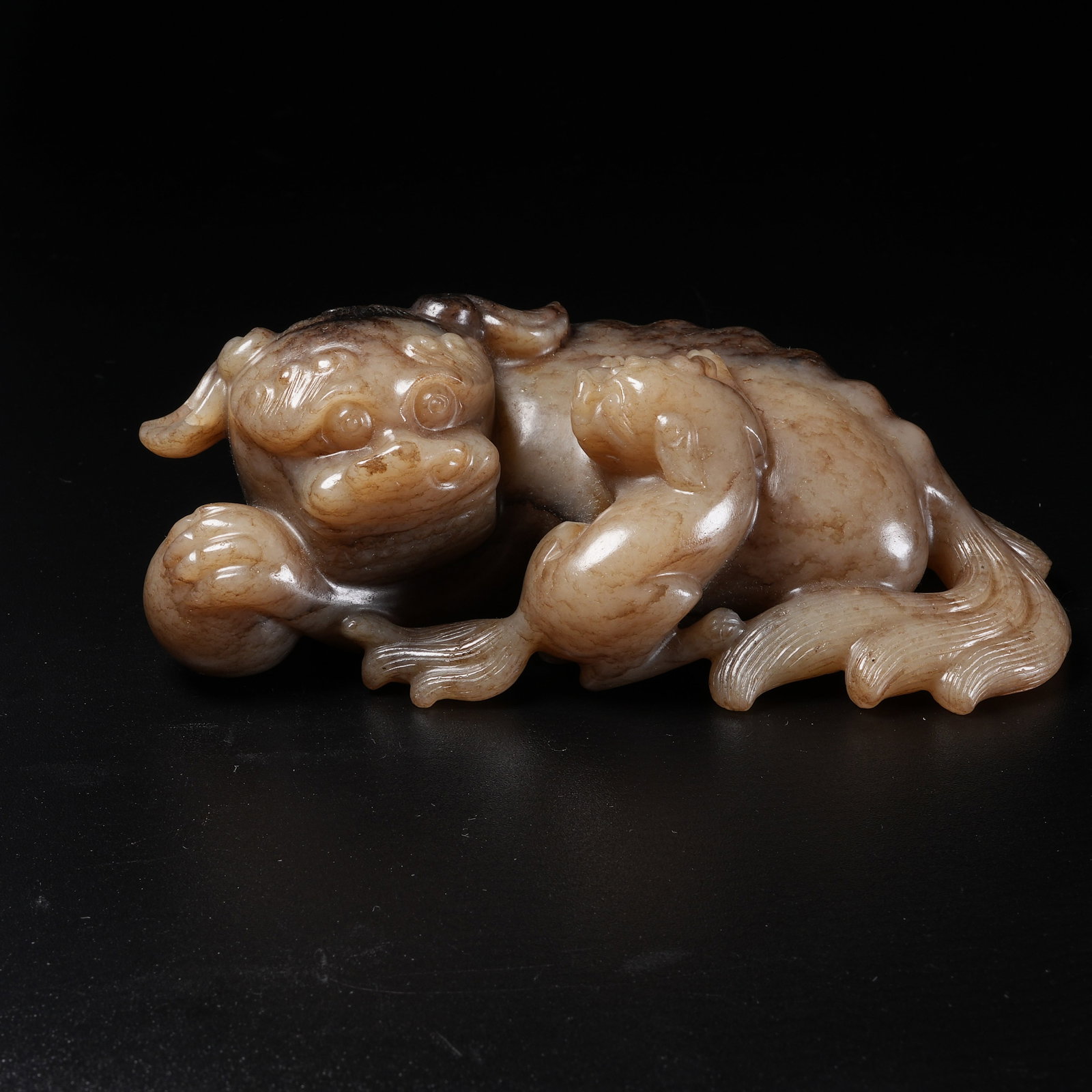 A HETIAN JADE ORNAMENT OF LARGE AND SMALL LIONS (1 of 8)