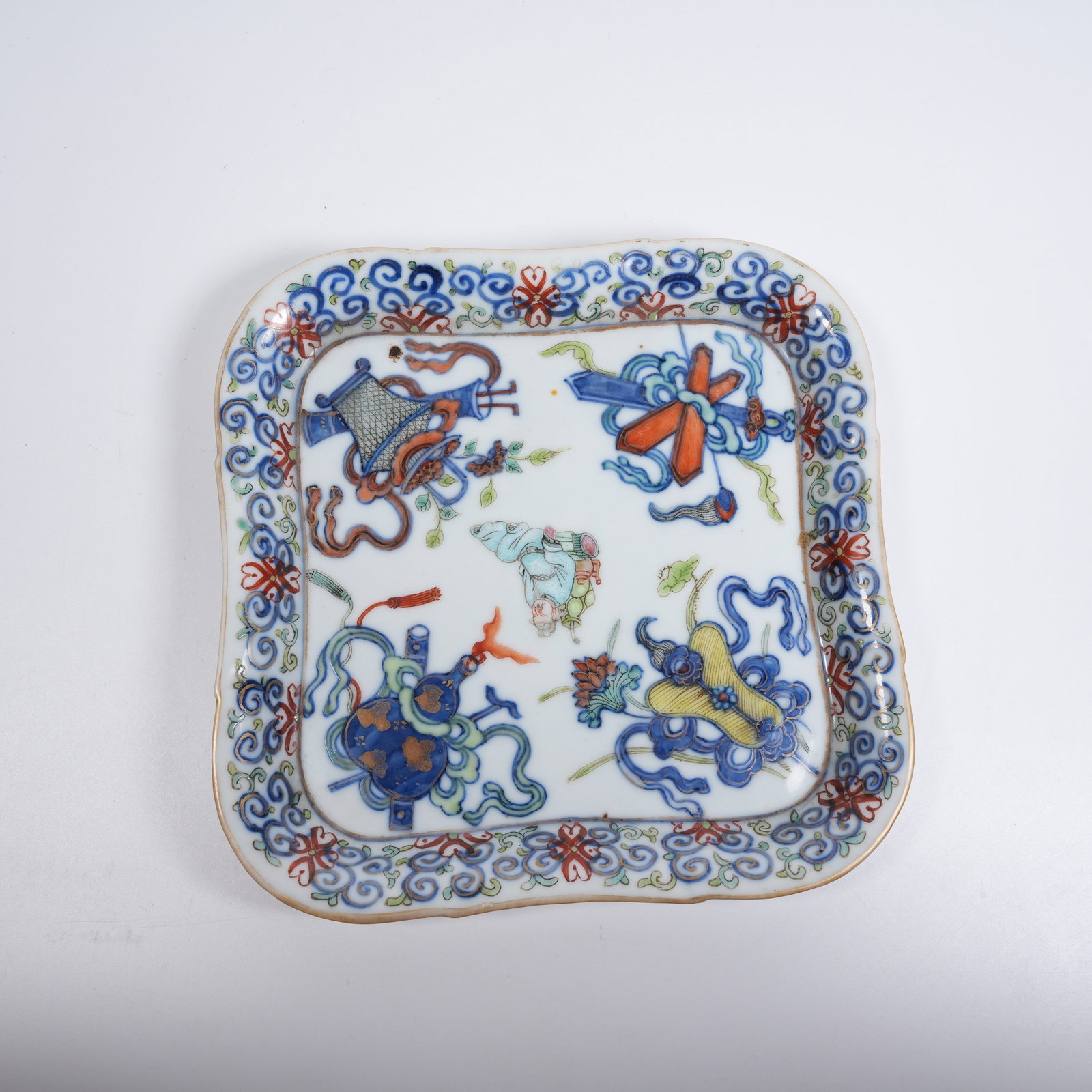 A DOUCAI PLATE WITH HIDDEN-EIGHT-IMMORTALS PATTERN (1 of 8)