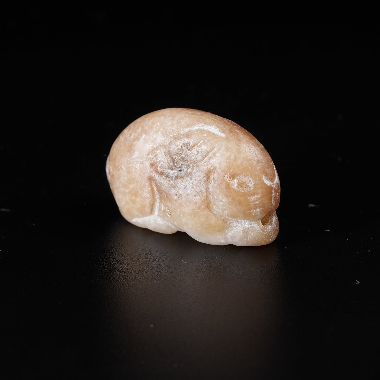 A ANCIENT JADE RABBIT PENDANT: Ancient Jade Rabbit Pendant