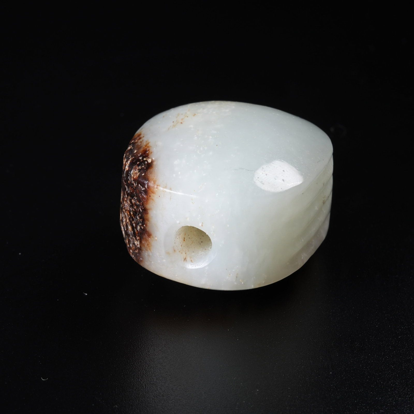 A ANCIENT JADE PENDANT - 2