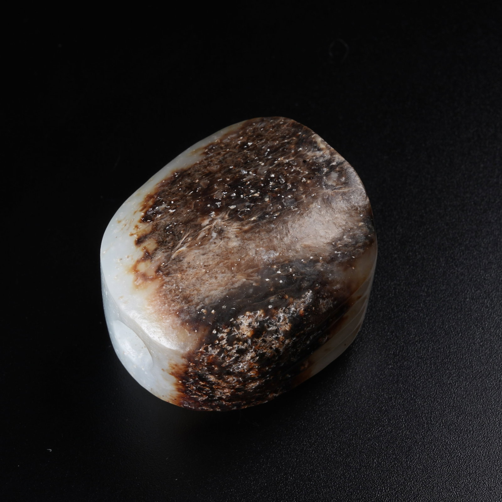 A ANCIENT JADE PENDANT - 8