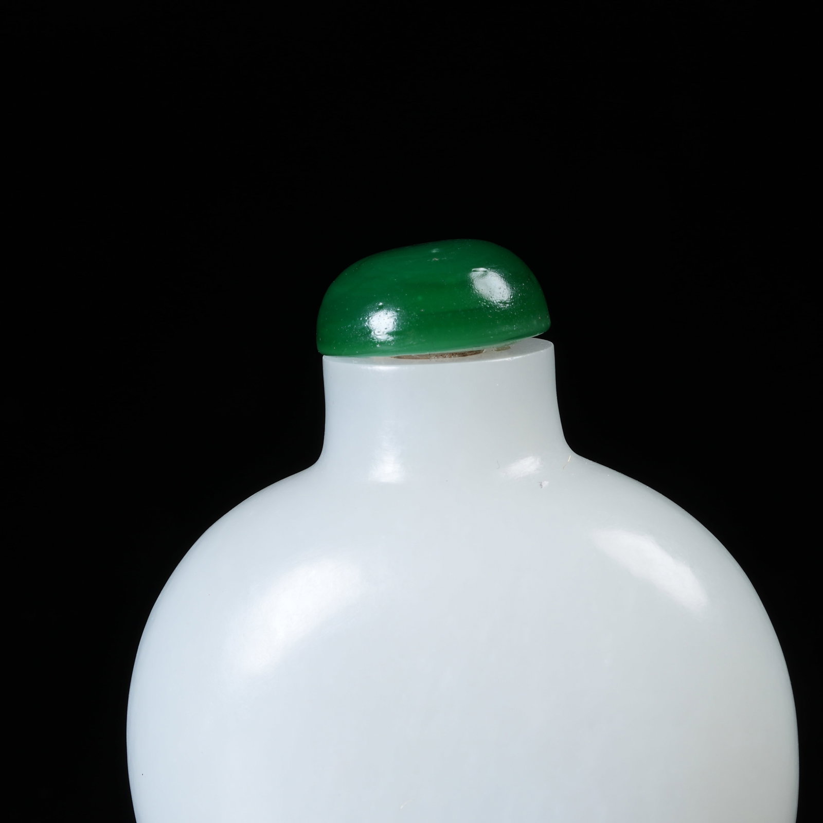 A HETIAN JADE SNUFF BOTTLE - 2