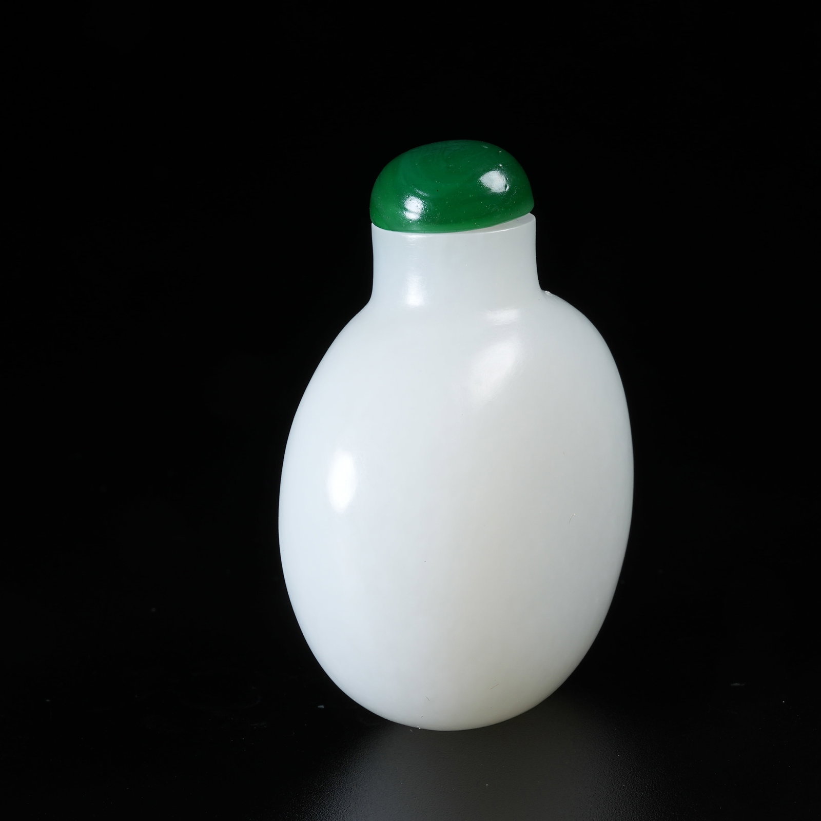 A HETIAN JADE SNUFF BOTTLE - 4