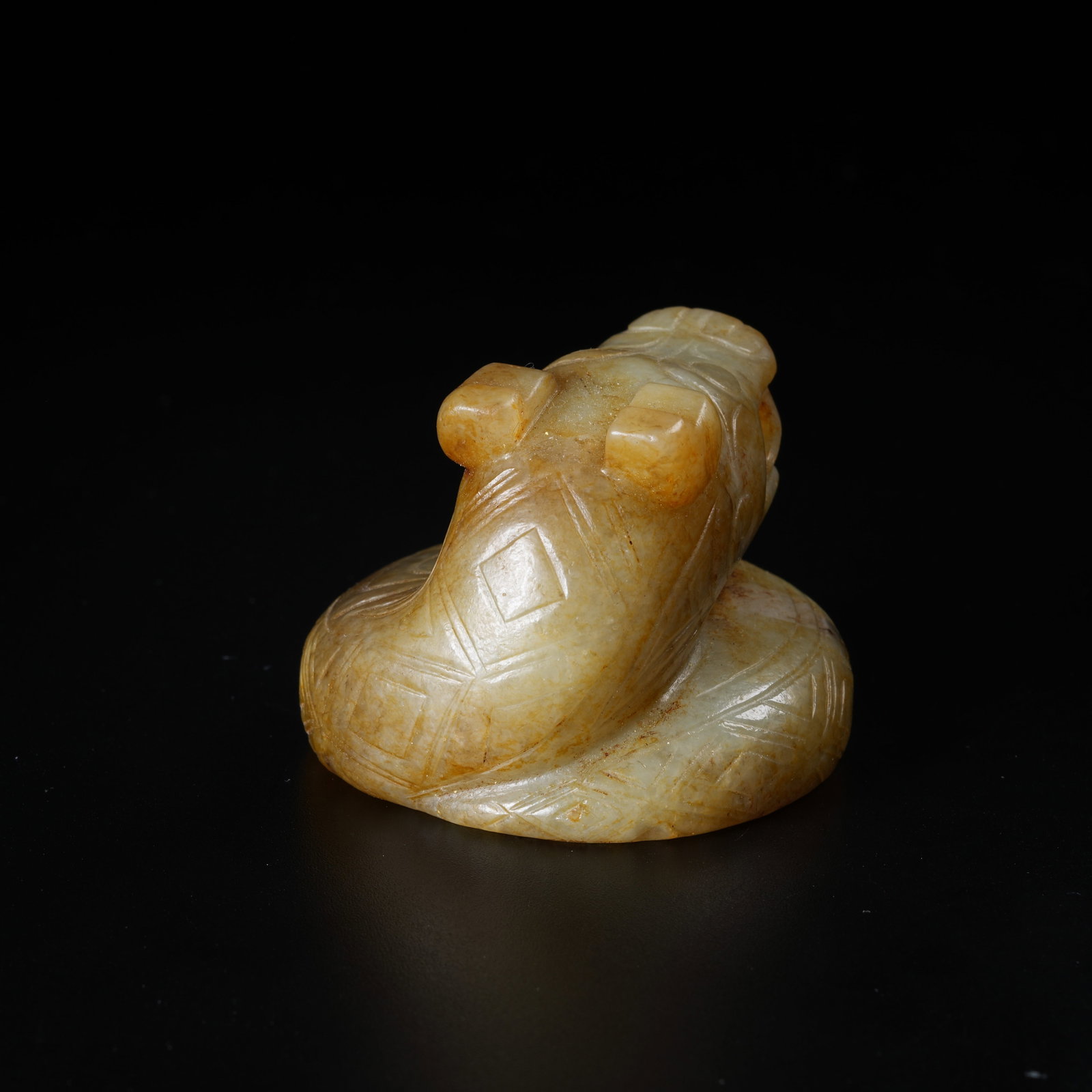A ANCIENT JADE DRAGON PENDANT - 2