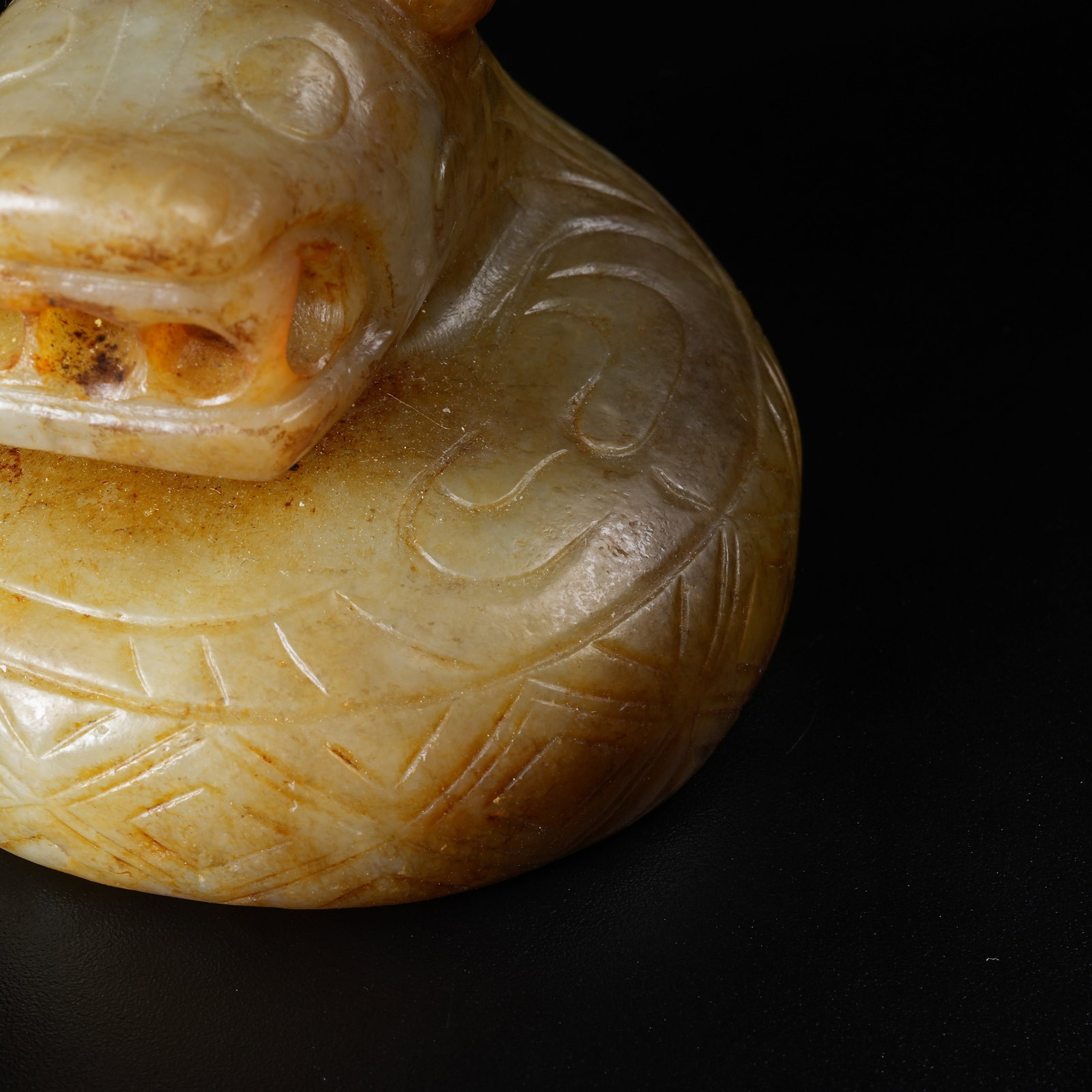 A ANCIENT JADE DRAGON PENDANT - 7