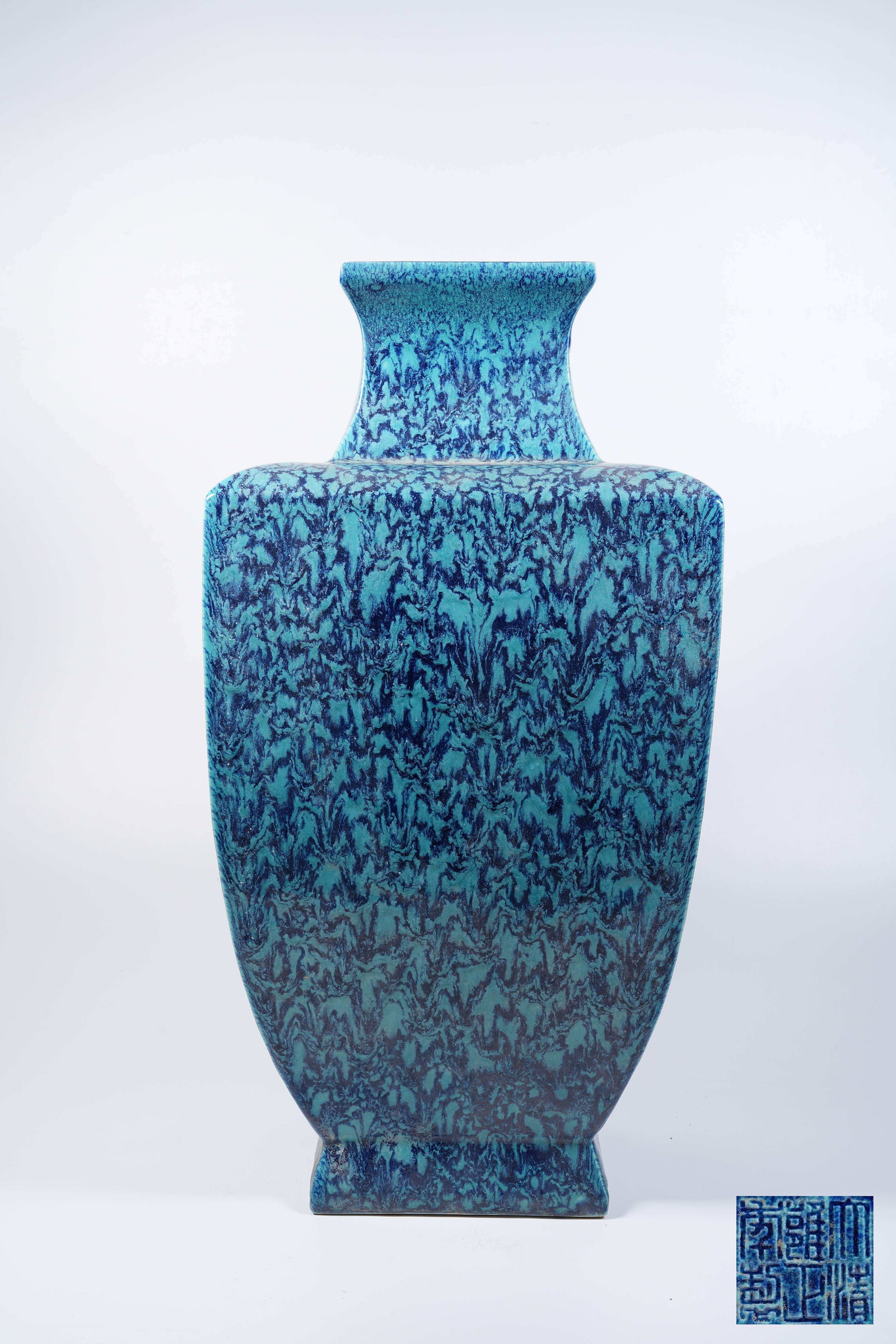 A LUJUN-GLAZE SQUARE ZUN VESSEL: Lujun-glaze square zun vessel