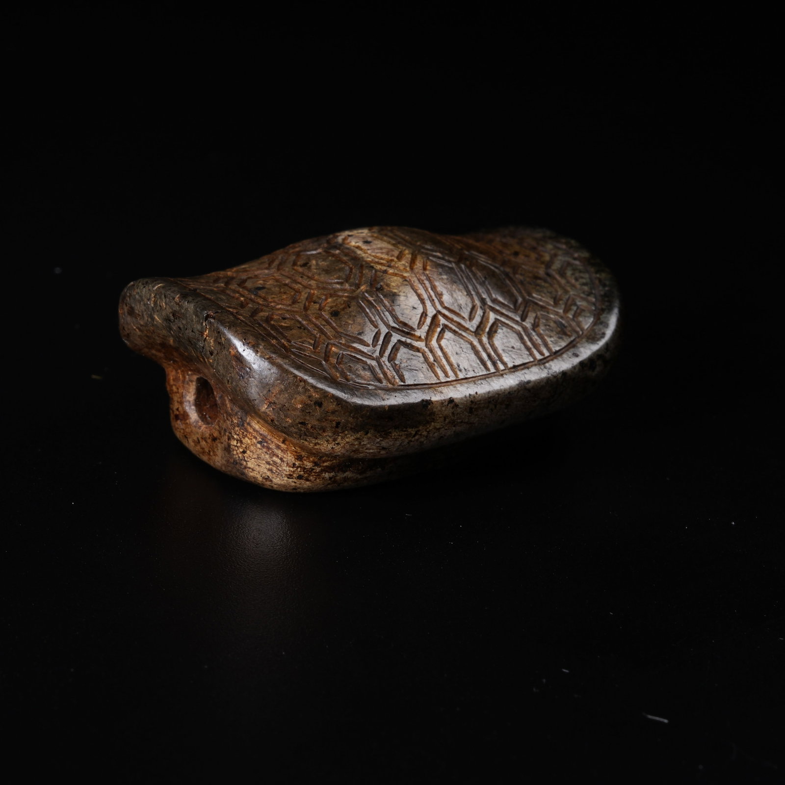 A ANCIENT JADE TURTLE SHELL PENDANT (1 of 8)