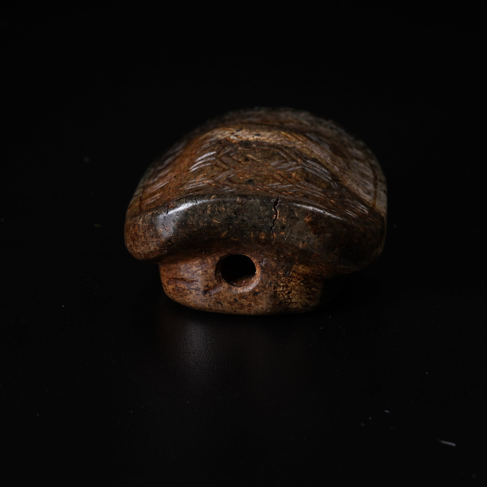 A ANCIENT JADE TURTLE SHELL PENDANT - 2