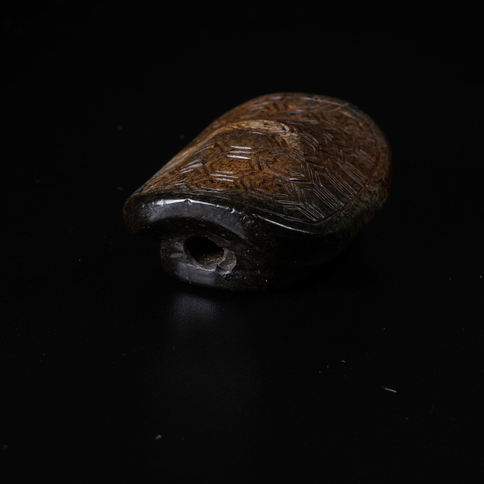 A ANCIENT JADE TURTLE SHELL PENDANT - 4