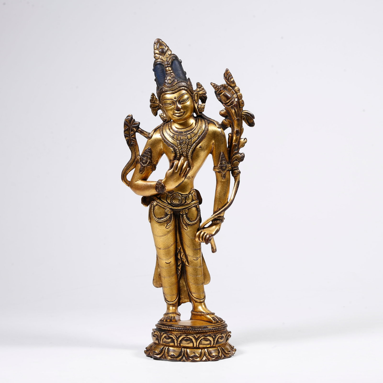 A GILT-BRONZE STANDING GUANYIN HOLDING LOTUS STATUE: Gilt-bronze standing Guanyin holding lotus statue