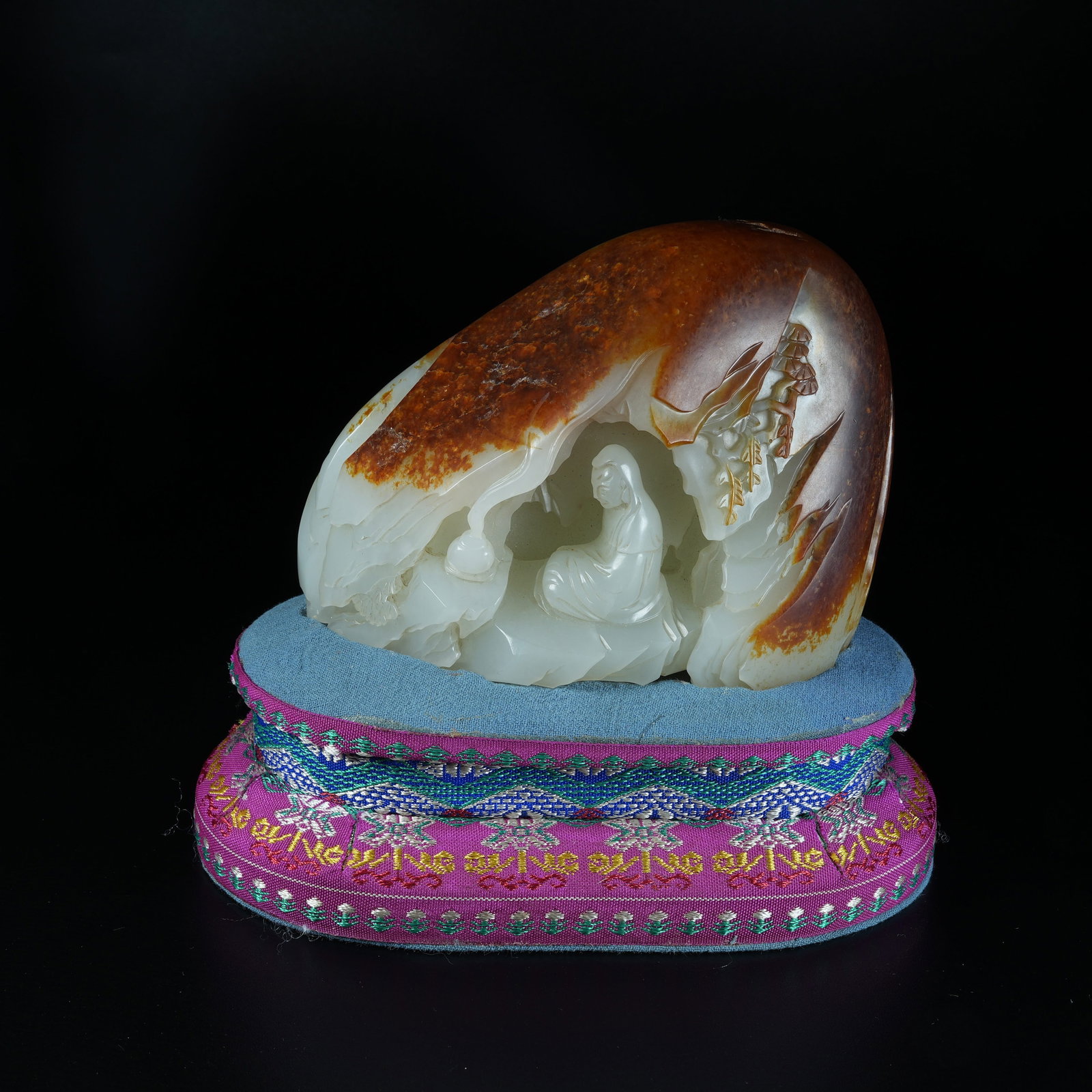 A MOUNTAIN-SHAPED ORNAMENT OF GUANYIN IN WHITE HETIAN JADE (1 of 8)