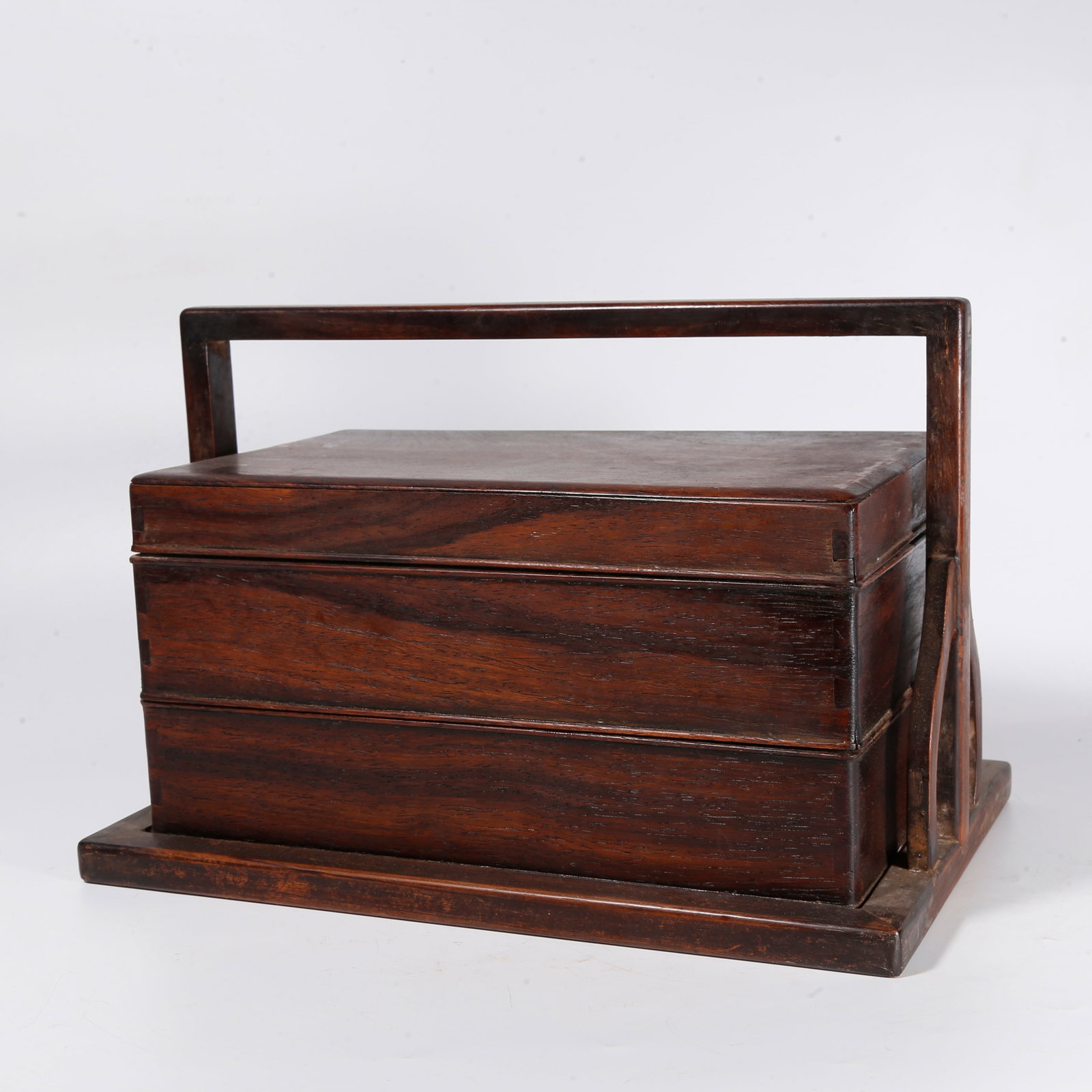 A CARRYING BOX OF HUANGHUALI WOOD: Carrying box of huanghuali wood