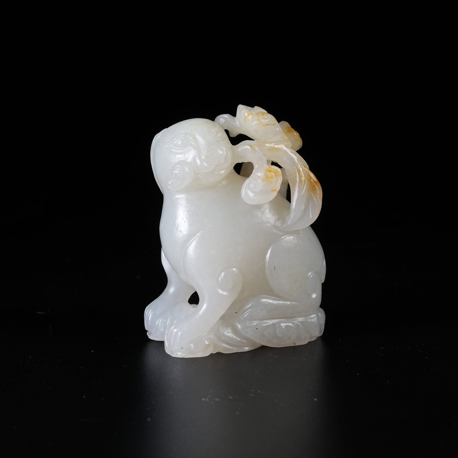 A HETIAN JADE ORNAMENT OF AUSPICIOUS BEAST HOLDING GANODERMA LUCIDUM (1 of 8)