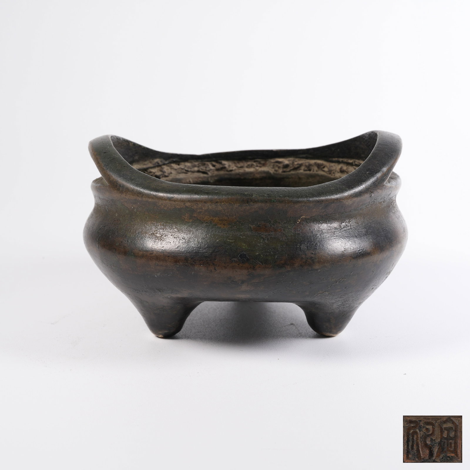 A BRONZE CENSER WITH BRIDGE-SHAPED EARS: Bronze Censer with Bridge-shaped Ears