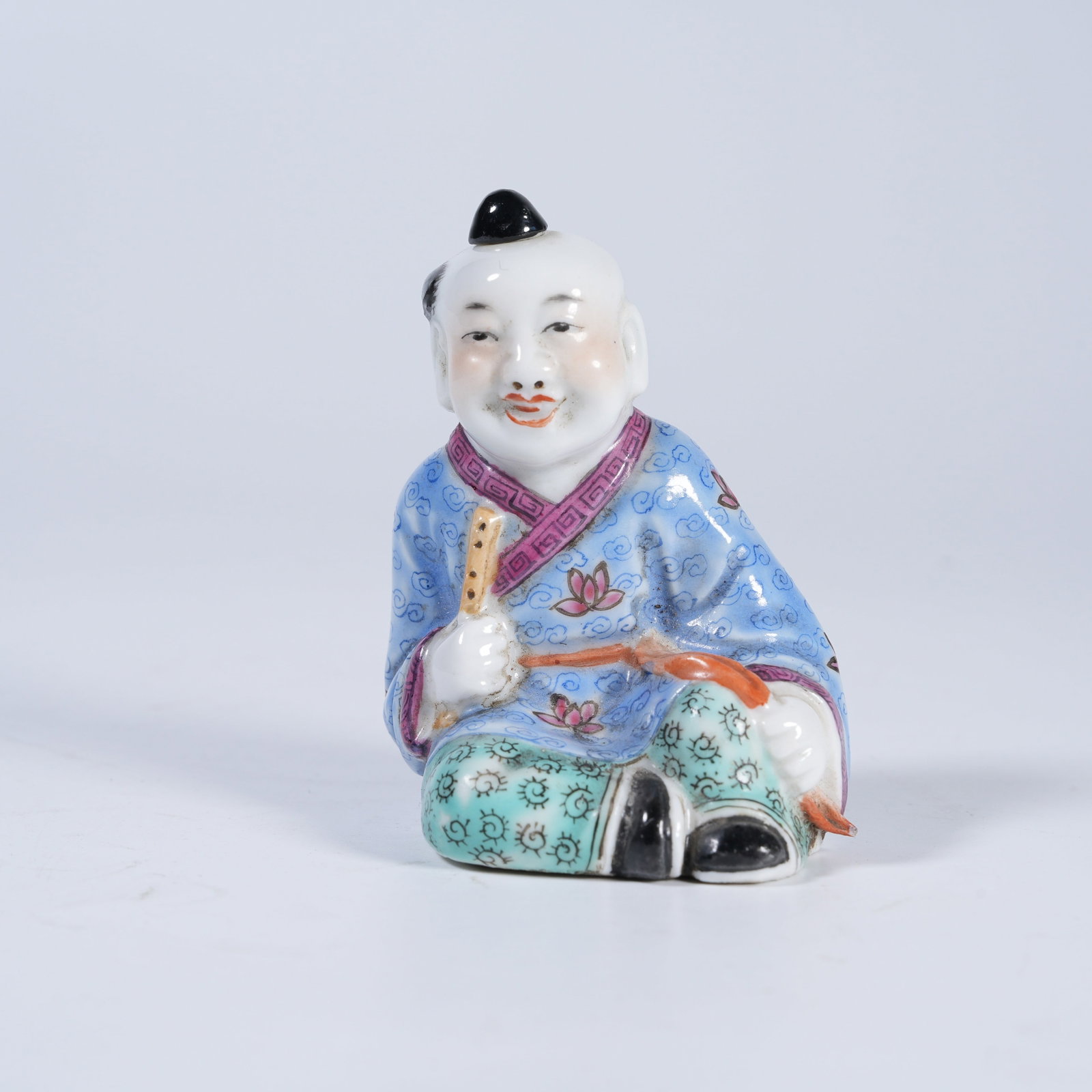 A FAMILLE-ROSE FIGURE-DECORATED SNUFF BOTTLE (1 of 8)