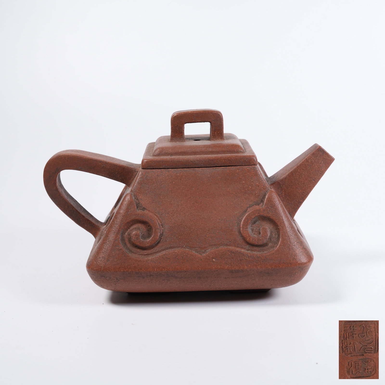 A YIXING CLAY EWER: Yixing clay ewer