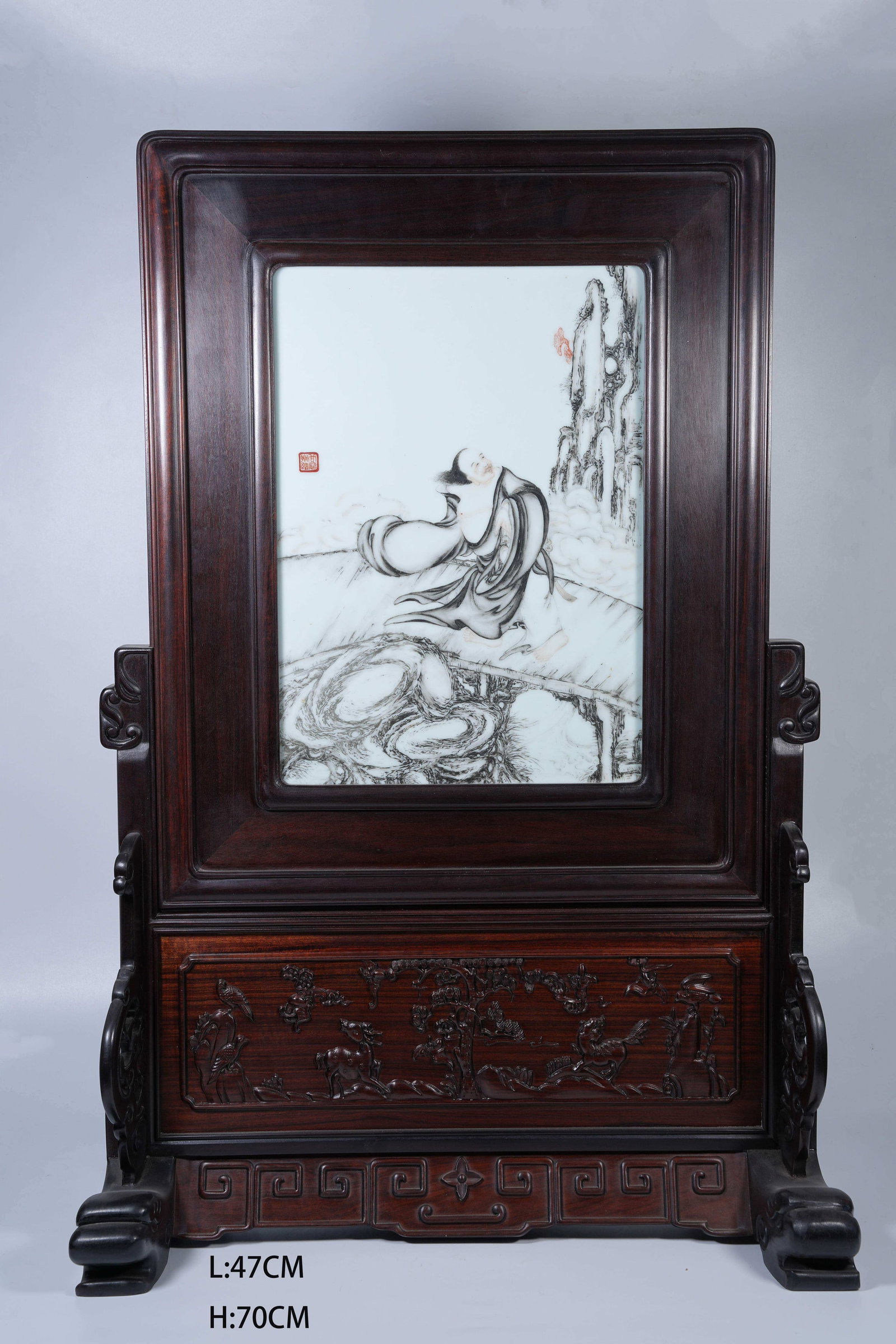 A LARGE INK-COLOR FIGURE-DECORATED TABLE SCREEN (1 of 8)