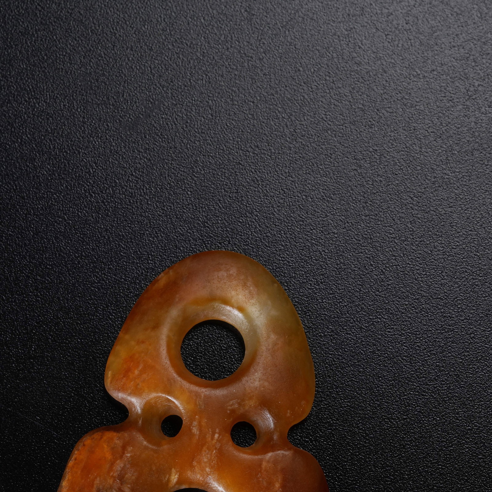 A ANCIENT JADE FIGURE-EIGHT RING - 2