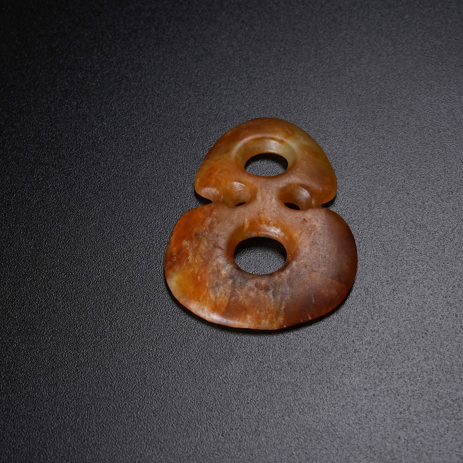 A ANCIENT JADE FIGURE-EIGHT RING - 4