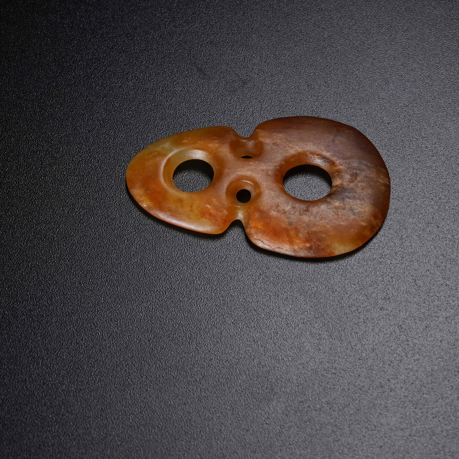 A ANCIENT JADE FIGURE-EIGHT RING - 6