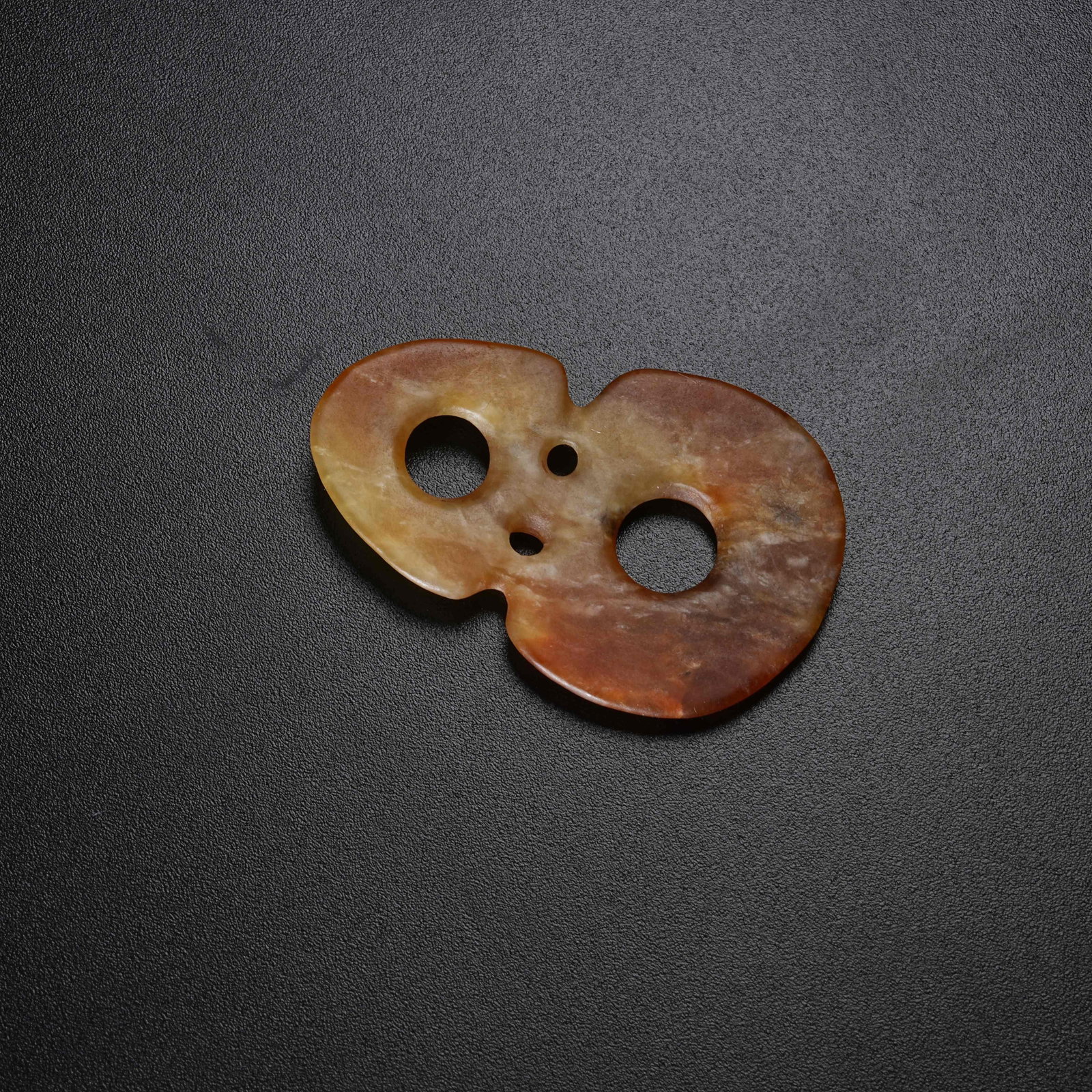 A ANCIENT JADE FIGURE-EIGHT RING - 8
