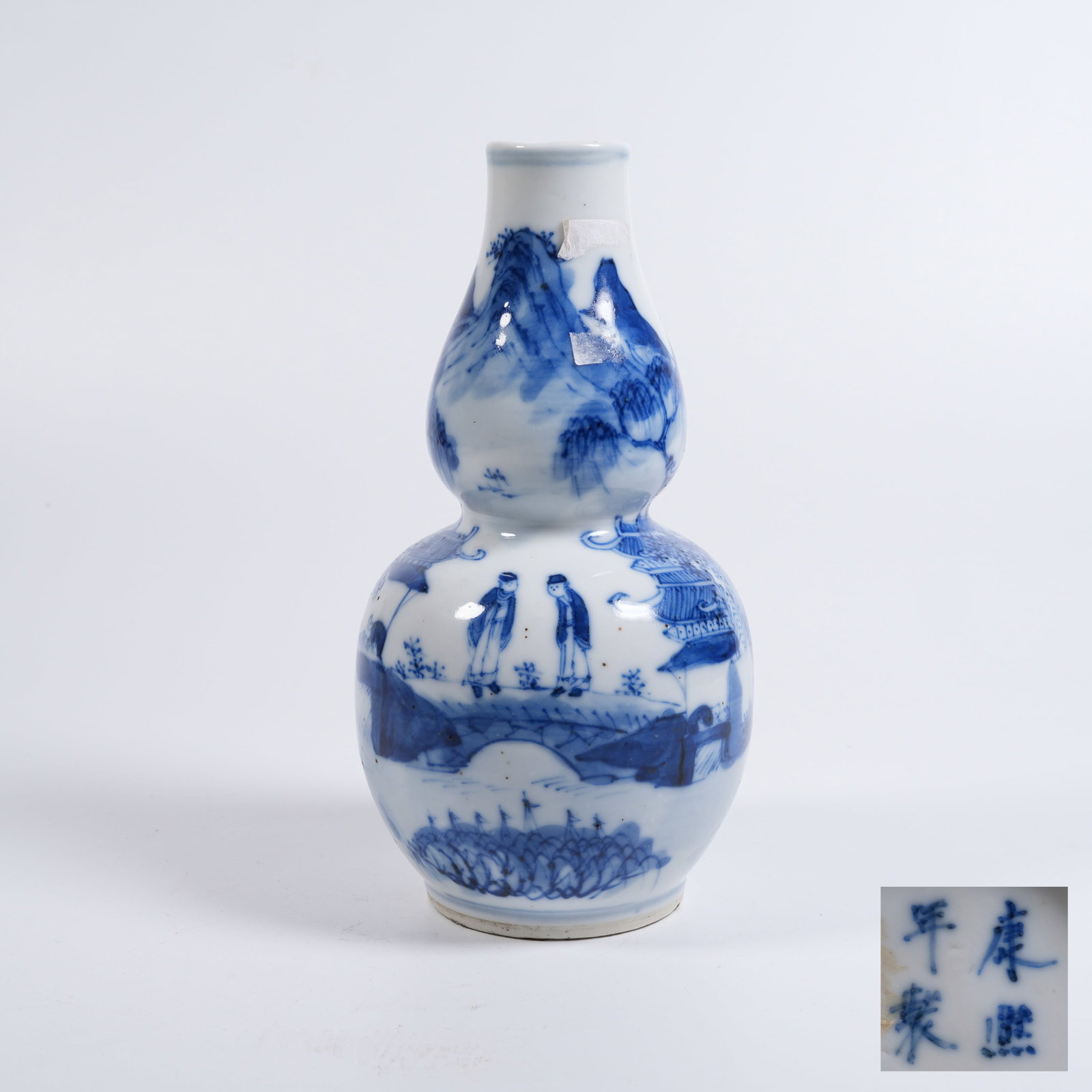 A BLUE-AND-WHITE GOURD-SHAPED VASE WITH LANDSCAPE-AND-FIGURE PATTERN (1 of 9)