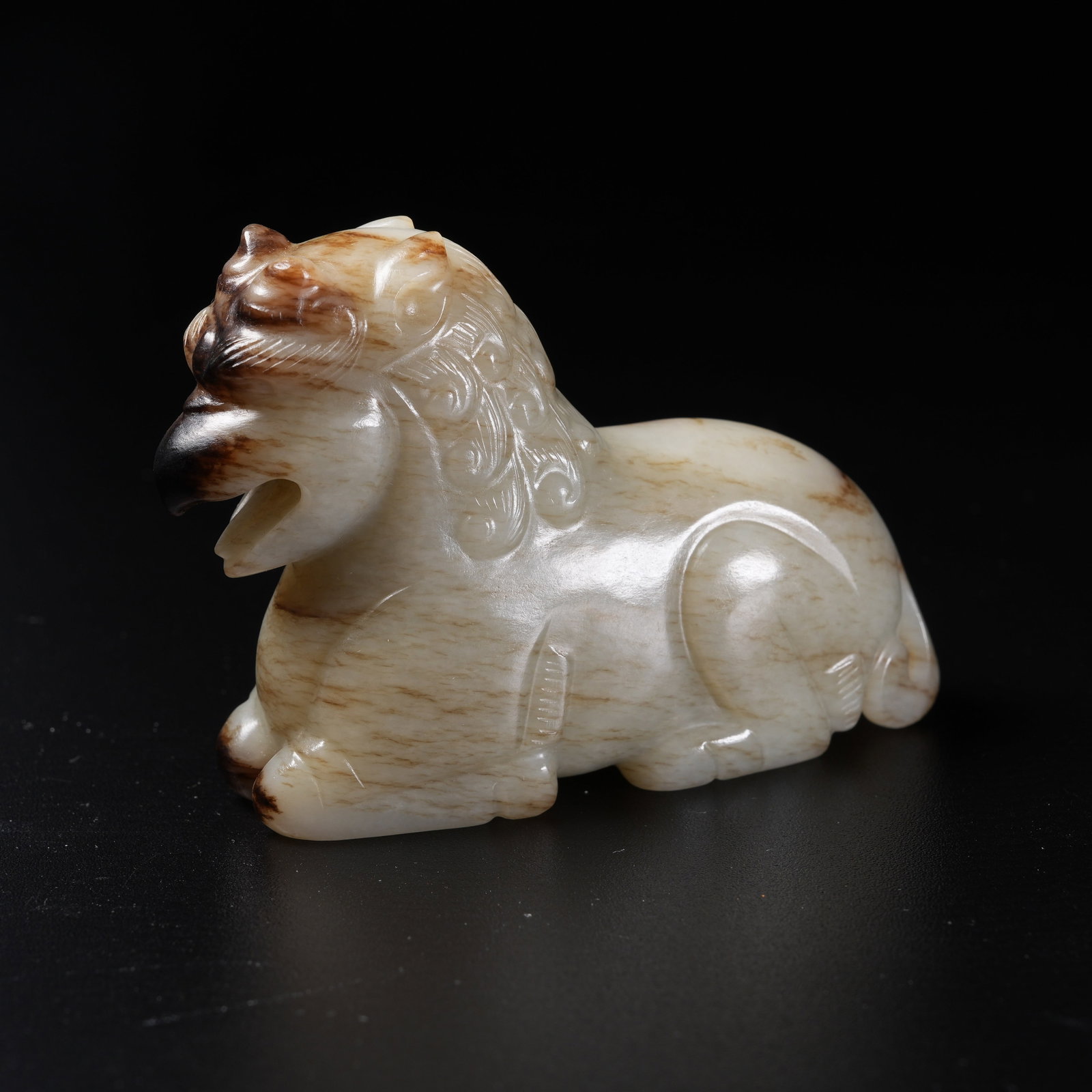 A HETIAN JADE AUSPICIOUS BEAST ORNAMENT: Hetian Jade Auspicious Beast Ornament