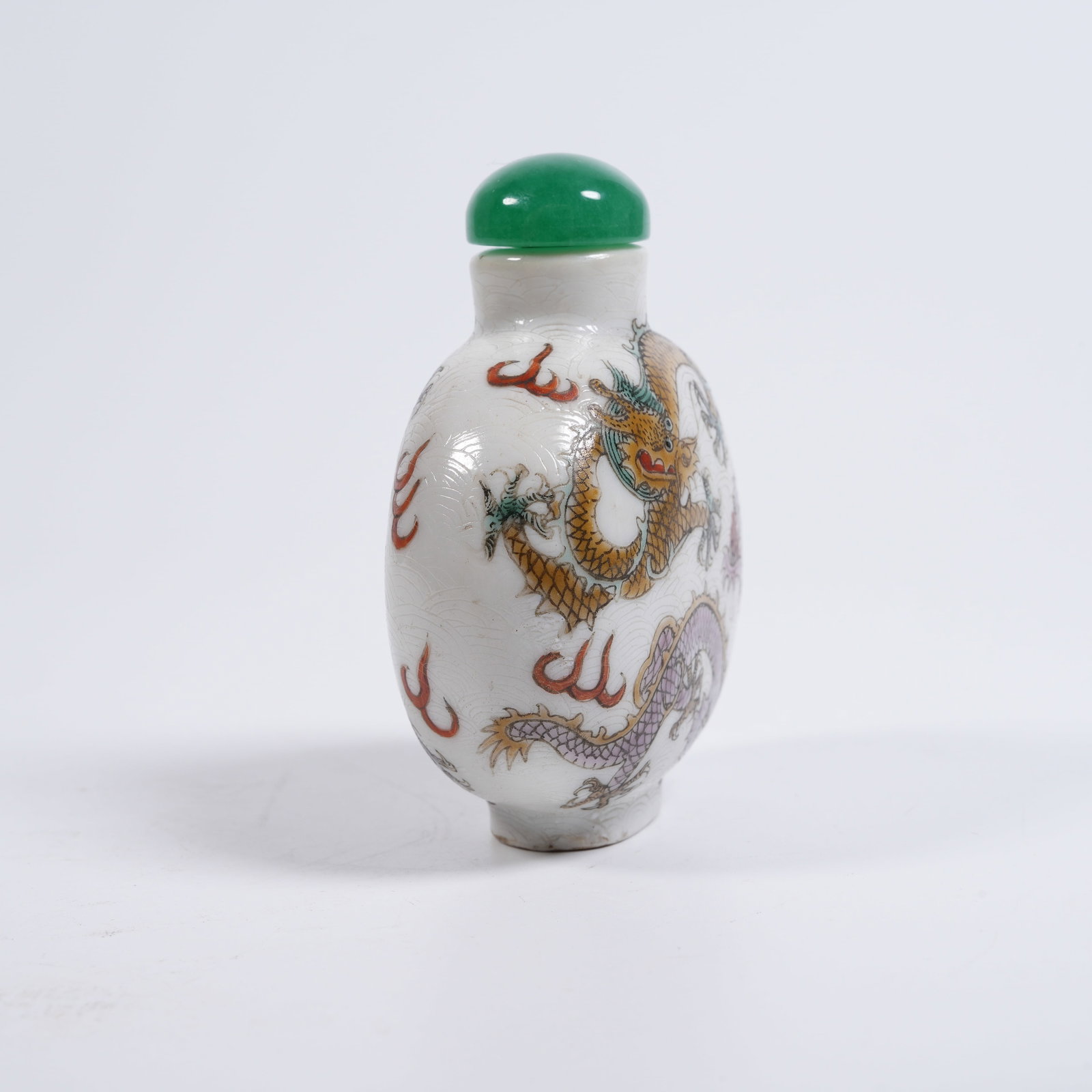 A WUCAI DRAGON-PATTERN SNUFF BOTTLE - 2