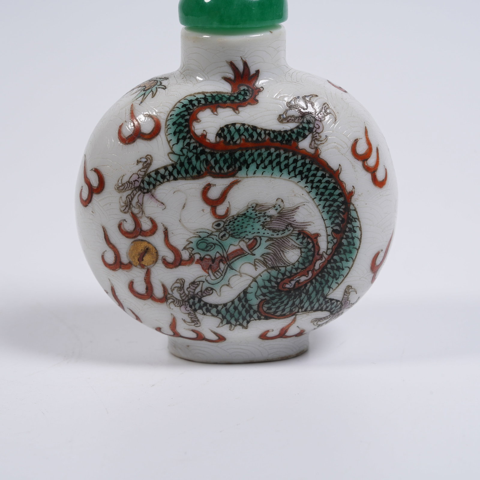 A WUCAI DRAGON-PATTERN SNUFF BOTTLE - 6