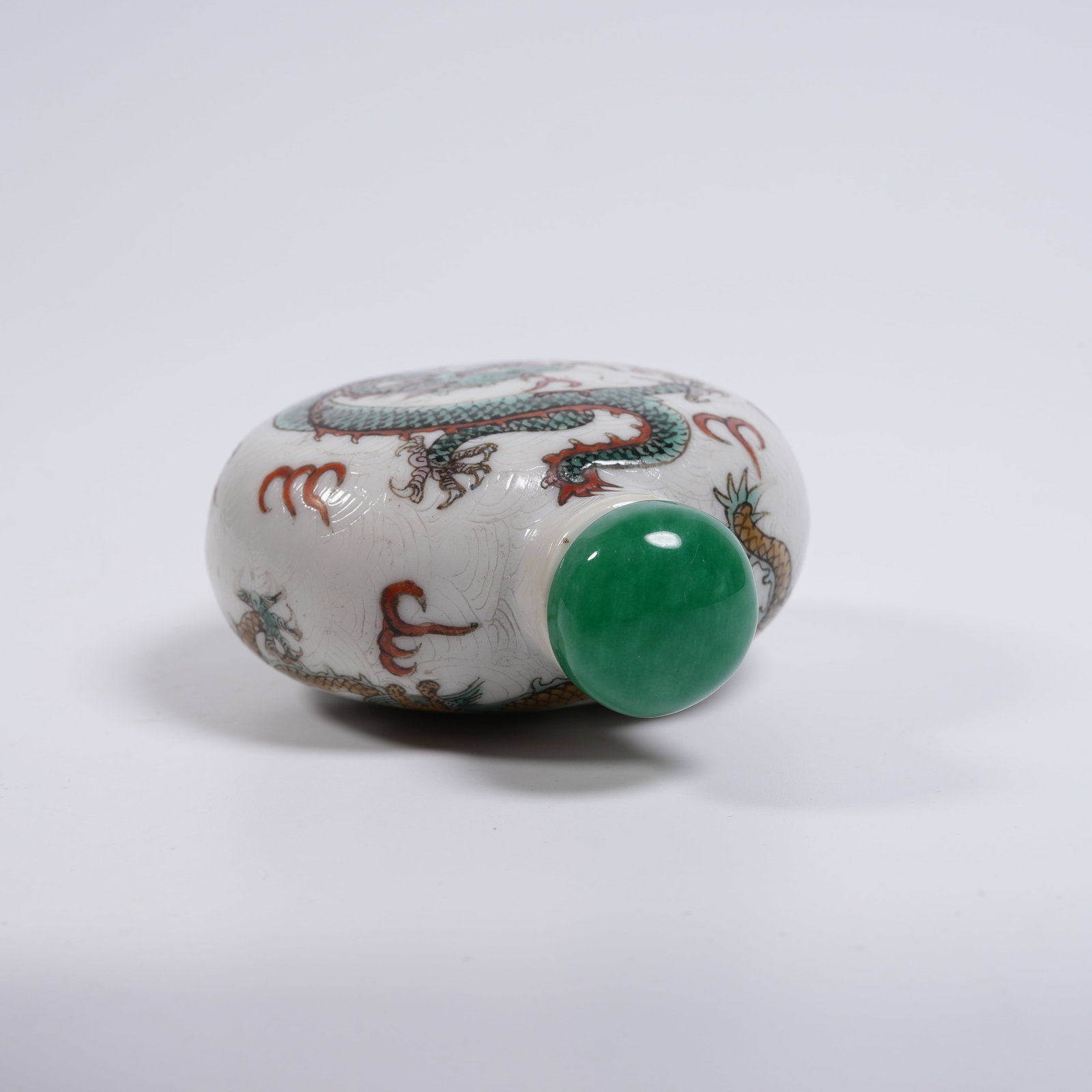 A WUCAI DRAGON-PATTERN SNUFF BOTTLE - 8