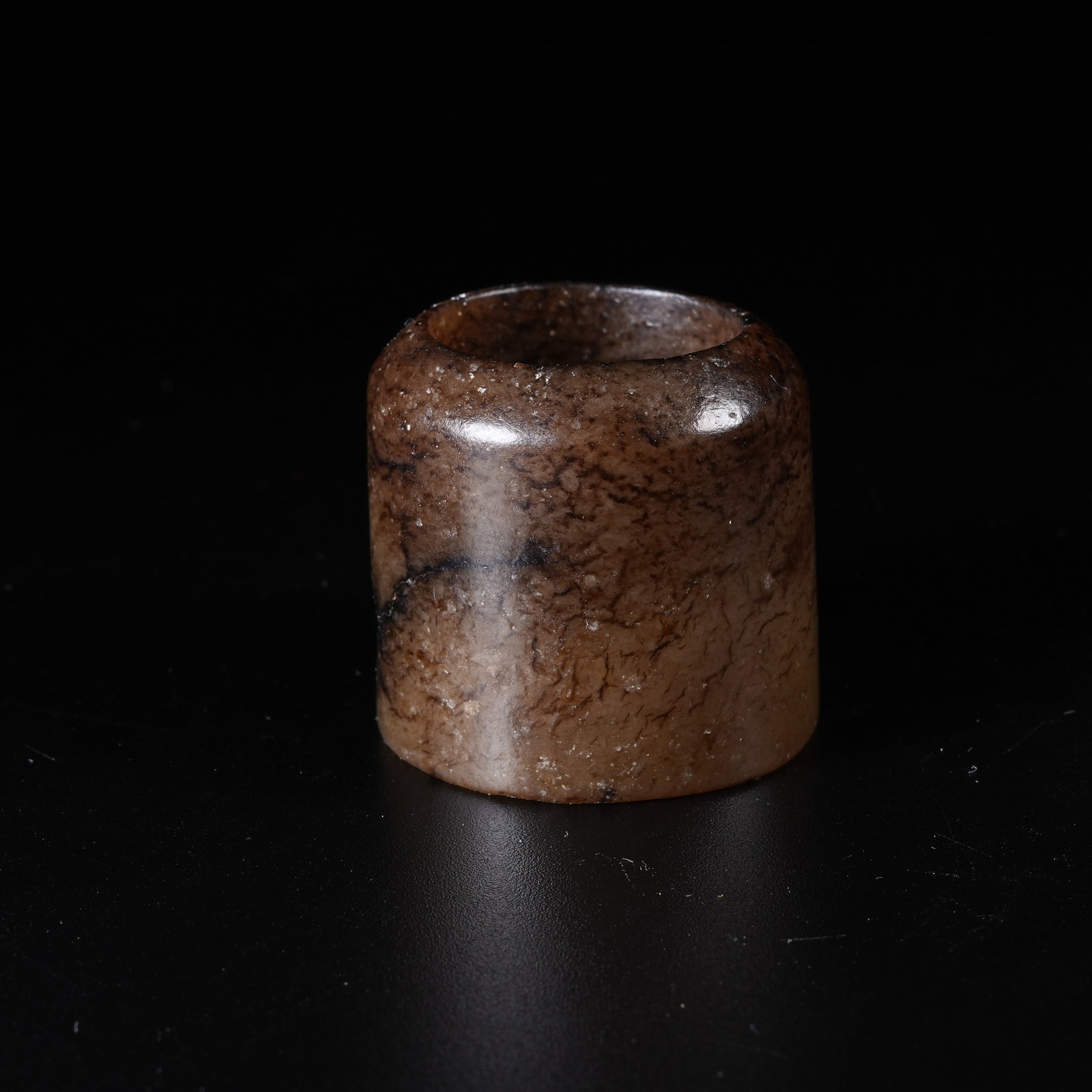 A ANCIENT JADE THUMB RING - 2