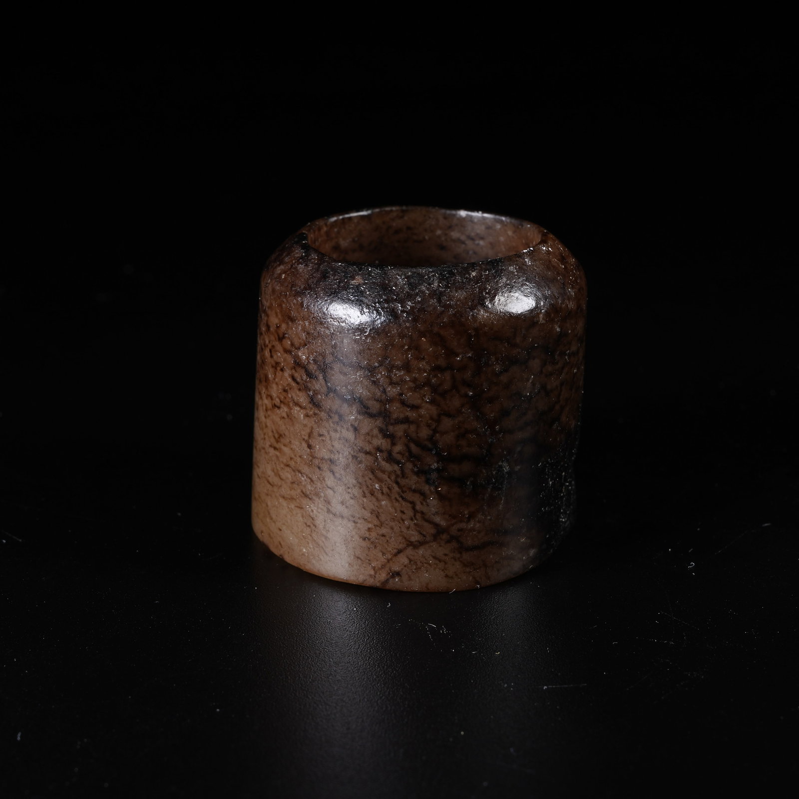 A ANCIENT JADE THUMB RING - 4